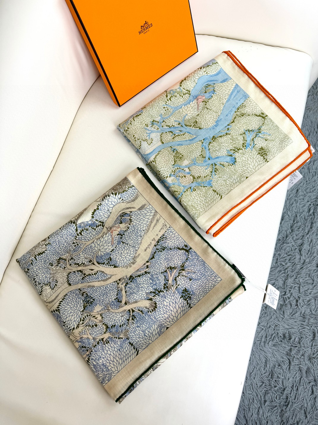 [TOP] HERMES Cashmere Square Scarf 140 x 140 cm - 2 Colours