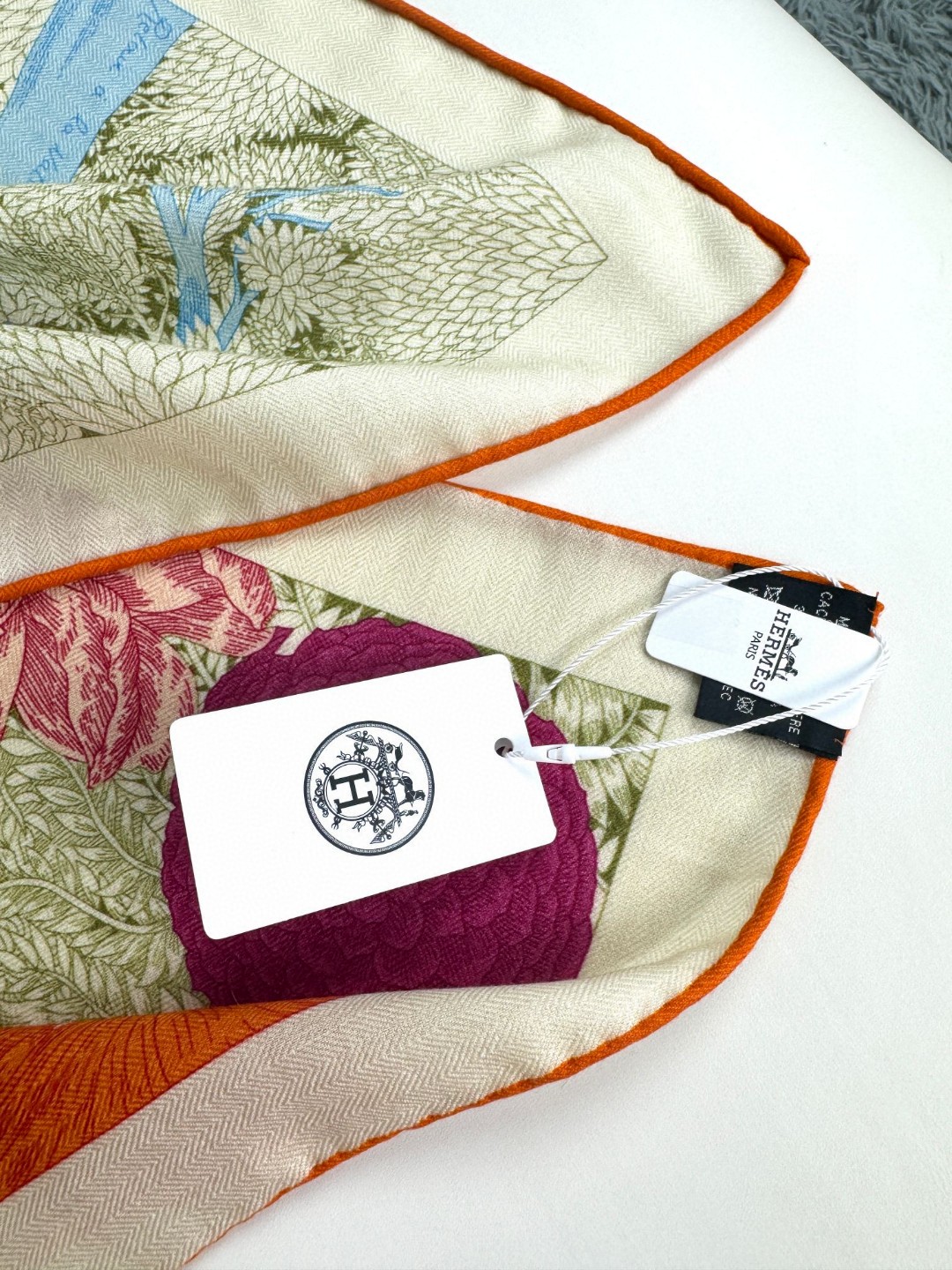 [TOP] HERMES Cashmere Square Scarf 140 x 140 cm - 2 Colours