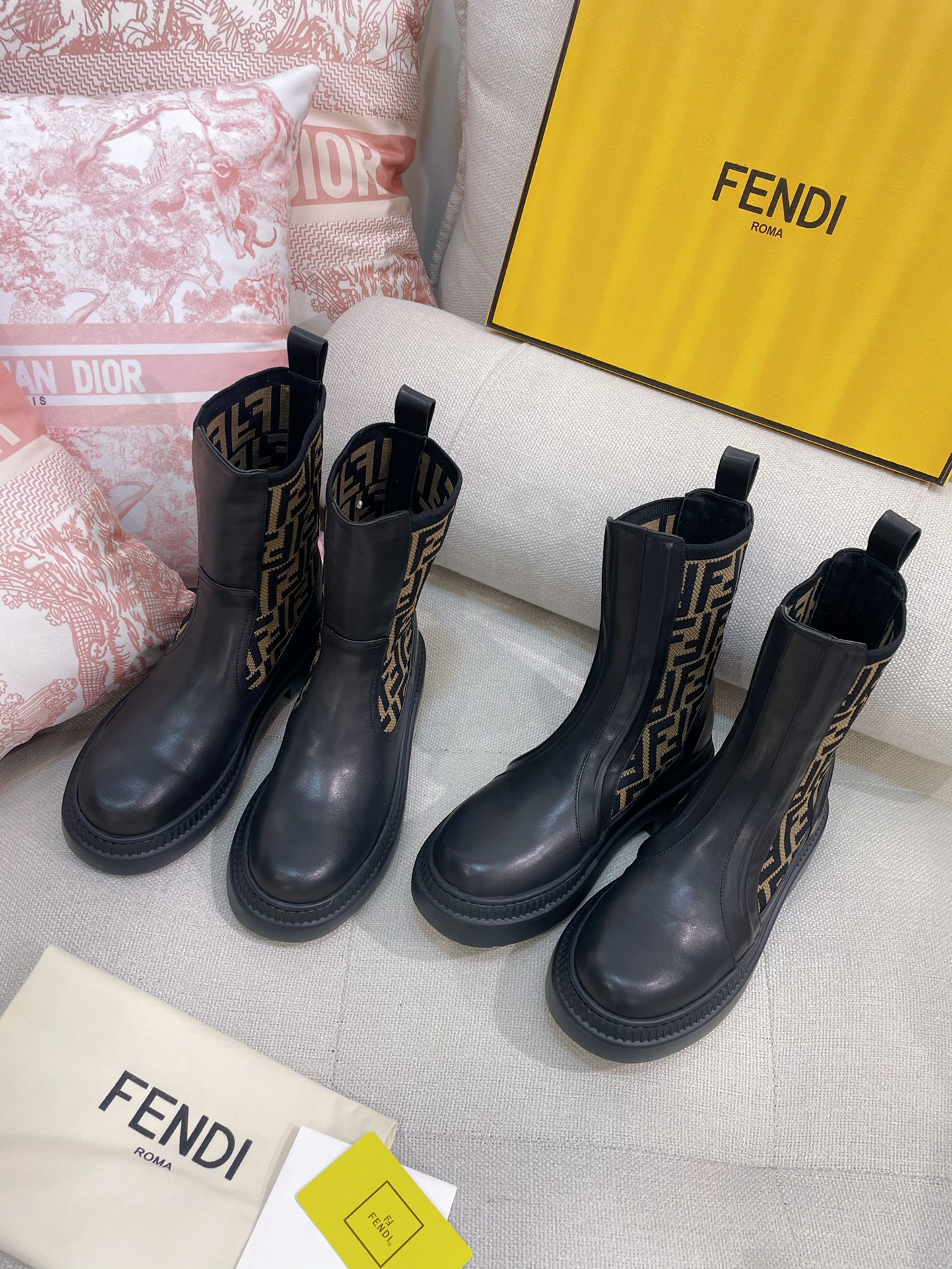 [TOP] FENDI FF Short-tube Martin Boots - 2 Color