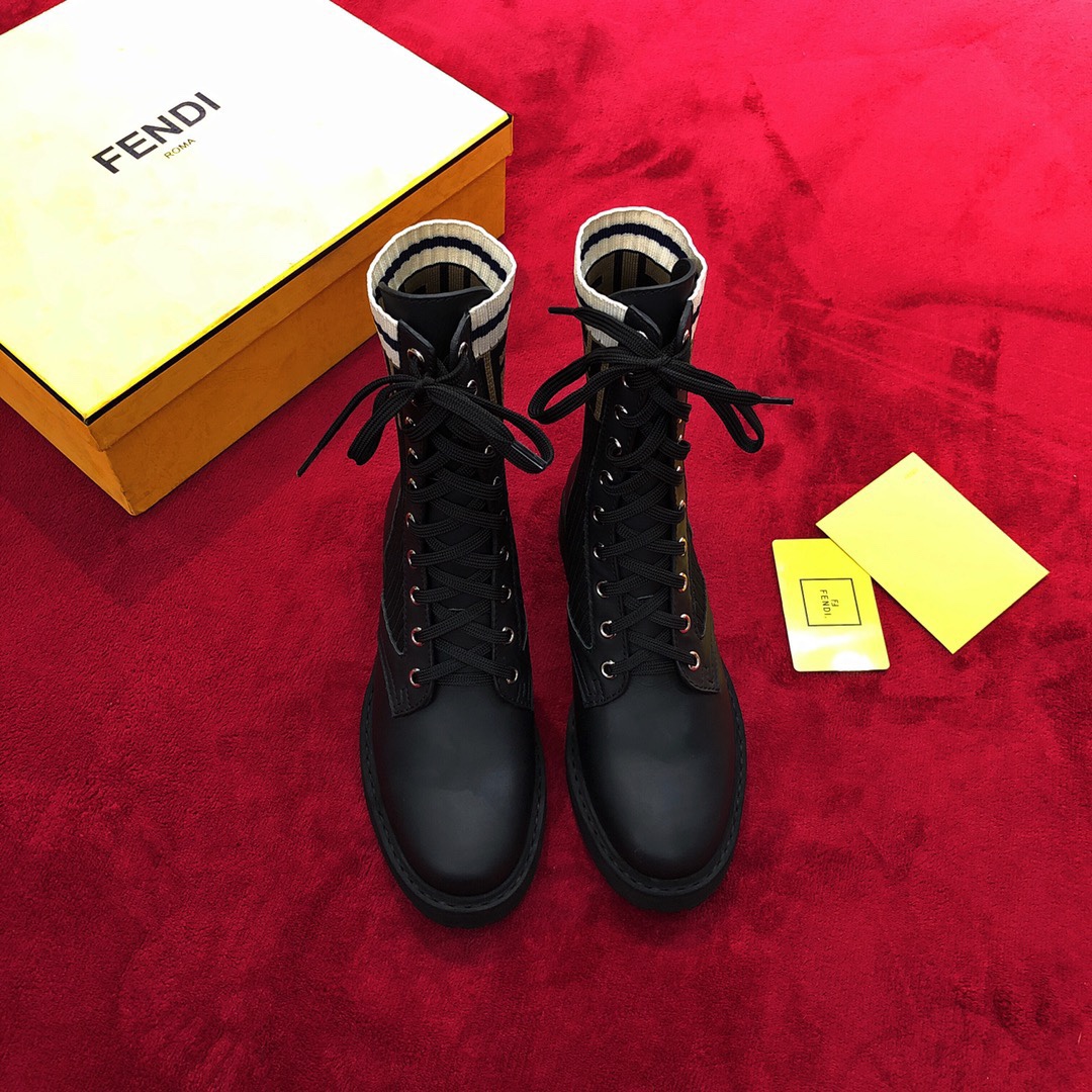 [TOP] FENDI FF Knitted Lace-up Martin Boots - Black