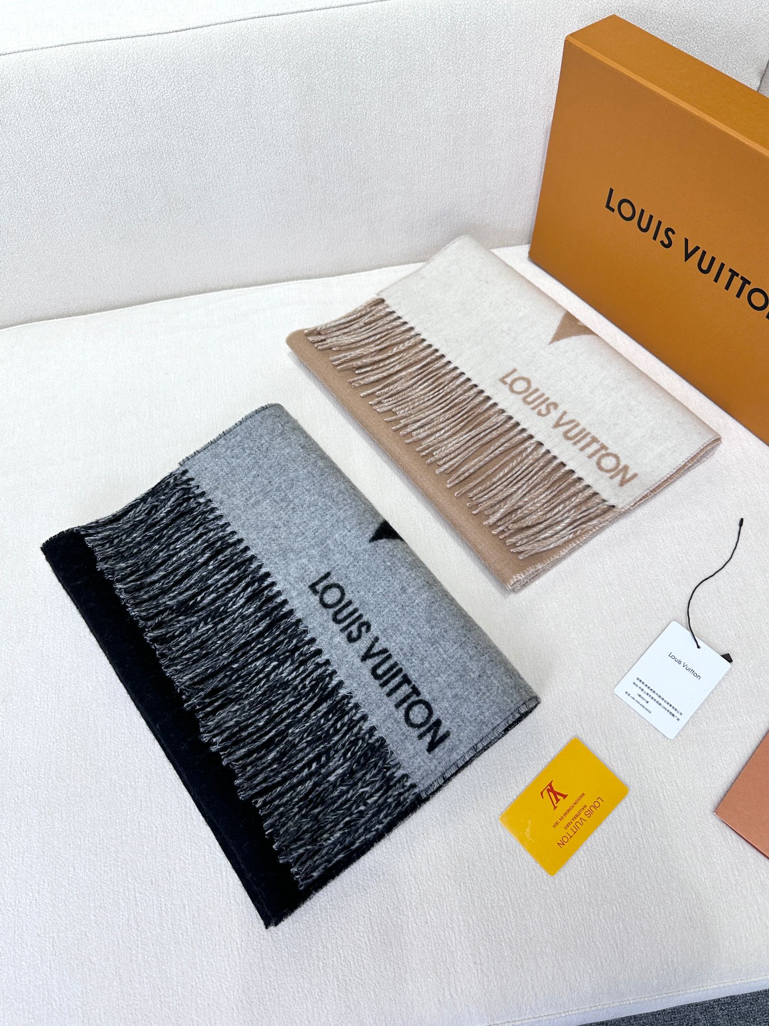 [TOP] Louis Vuitton LV Graphic Dual Monogram Scarf 192x32.5cm - 2 Color