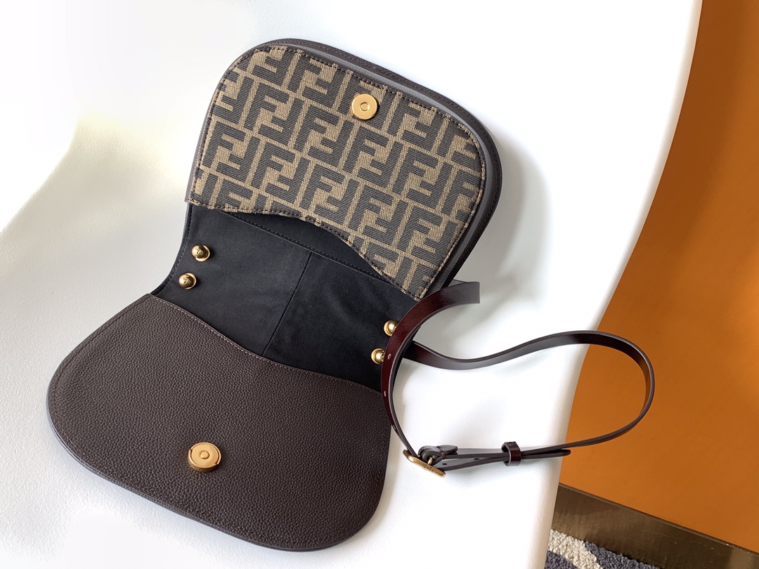 [TOP] FENDI C'Mon Bag 25-7-20cm  - Brown