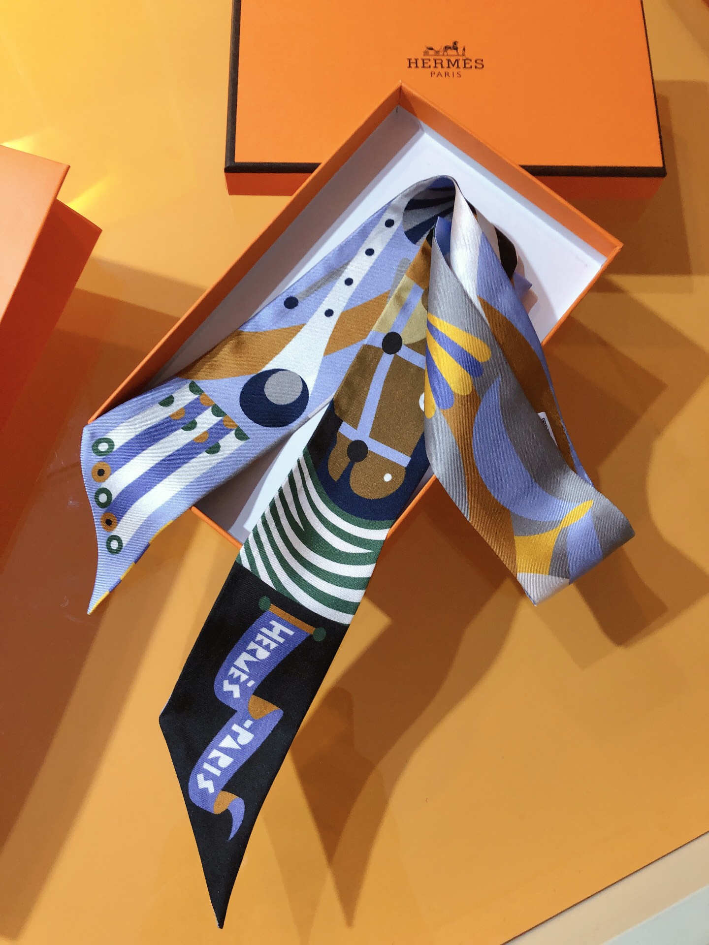 [TOP] HERMES Grand Parade Twilly Scarf 86 x 5 cm - 4 Colours