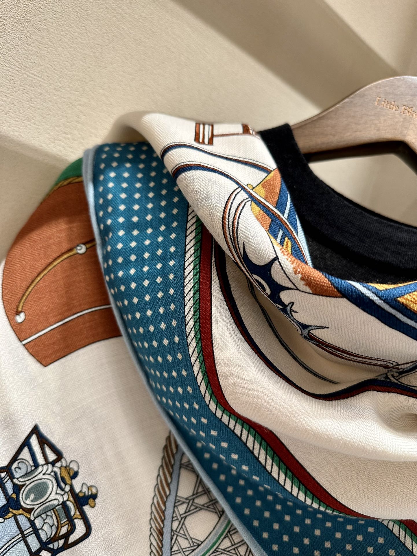 [TOP] HERMES Holiday Carriage Square Scarf 140 x 140 cm - 2 Colours