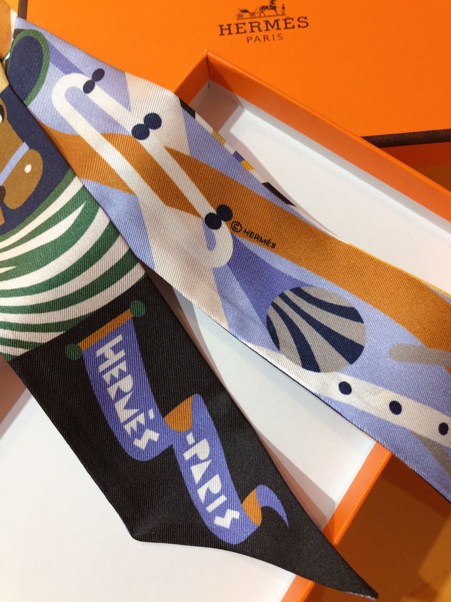 [TOP] HERMES Grand Parade Twilly Scarf 86 x 5 cm - 4 Colours