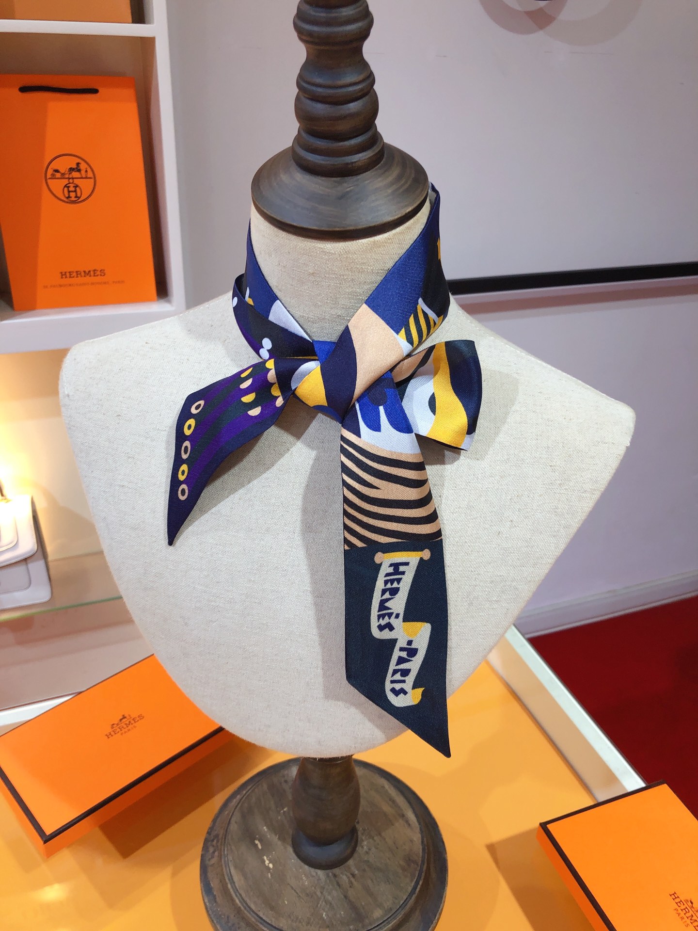 [TOP] HERMES Grand Parade Twilly Scarf 86 x 5 cm - 4 Colours