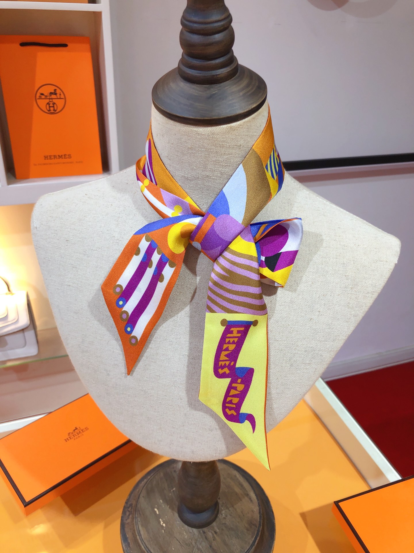 [TOP] HERMES Grand Parade Twilly Scarf 86 x 5 cm - 4 Colours