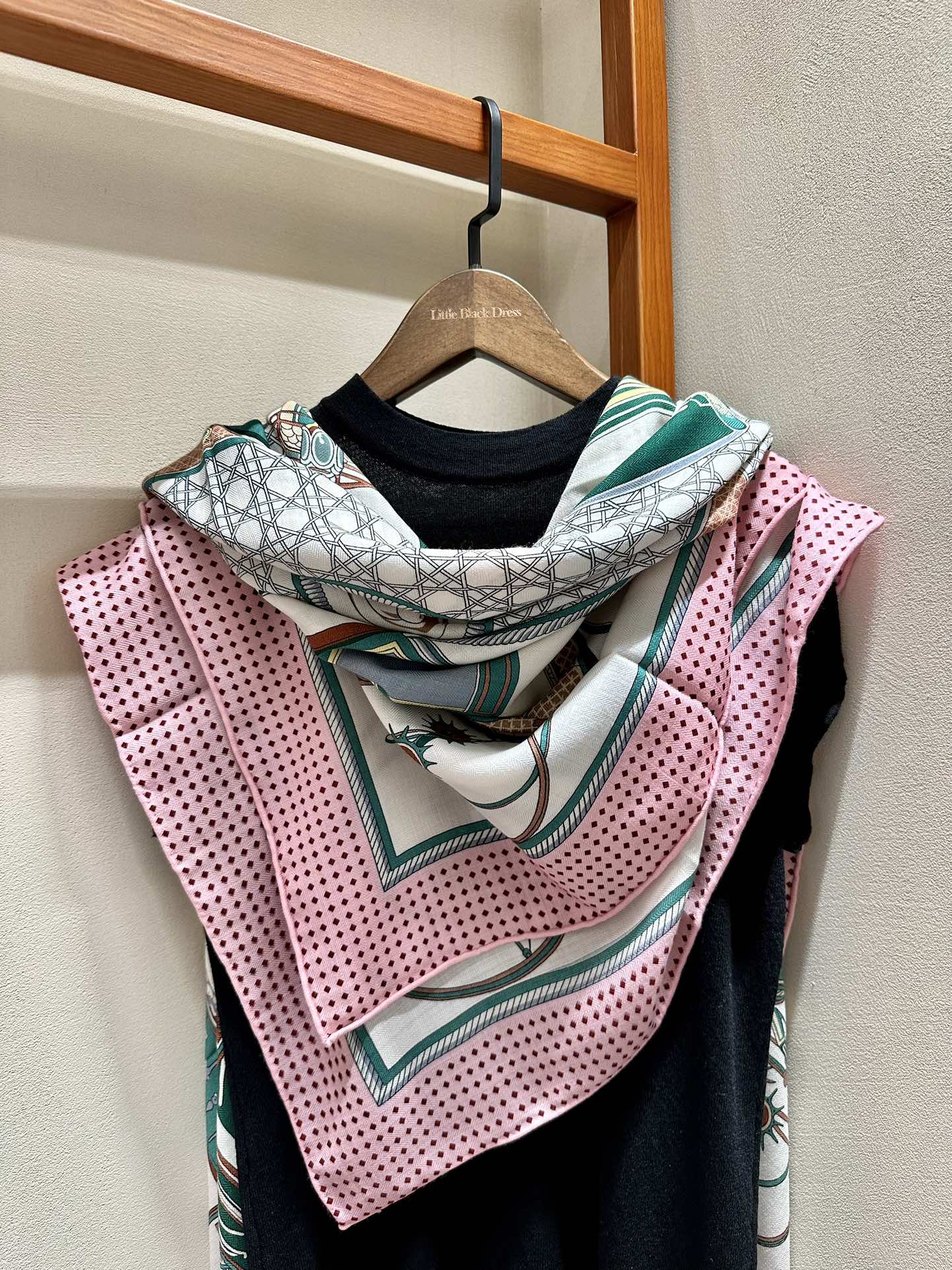 [TOP] HERMES Holiday Carriage Square Scarf 140 x 140 cm - 2 Colours