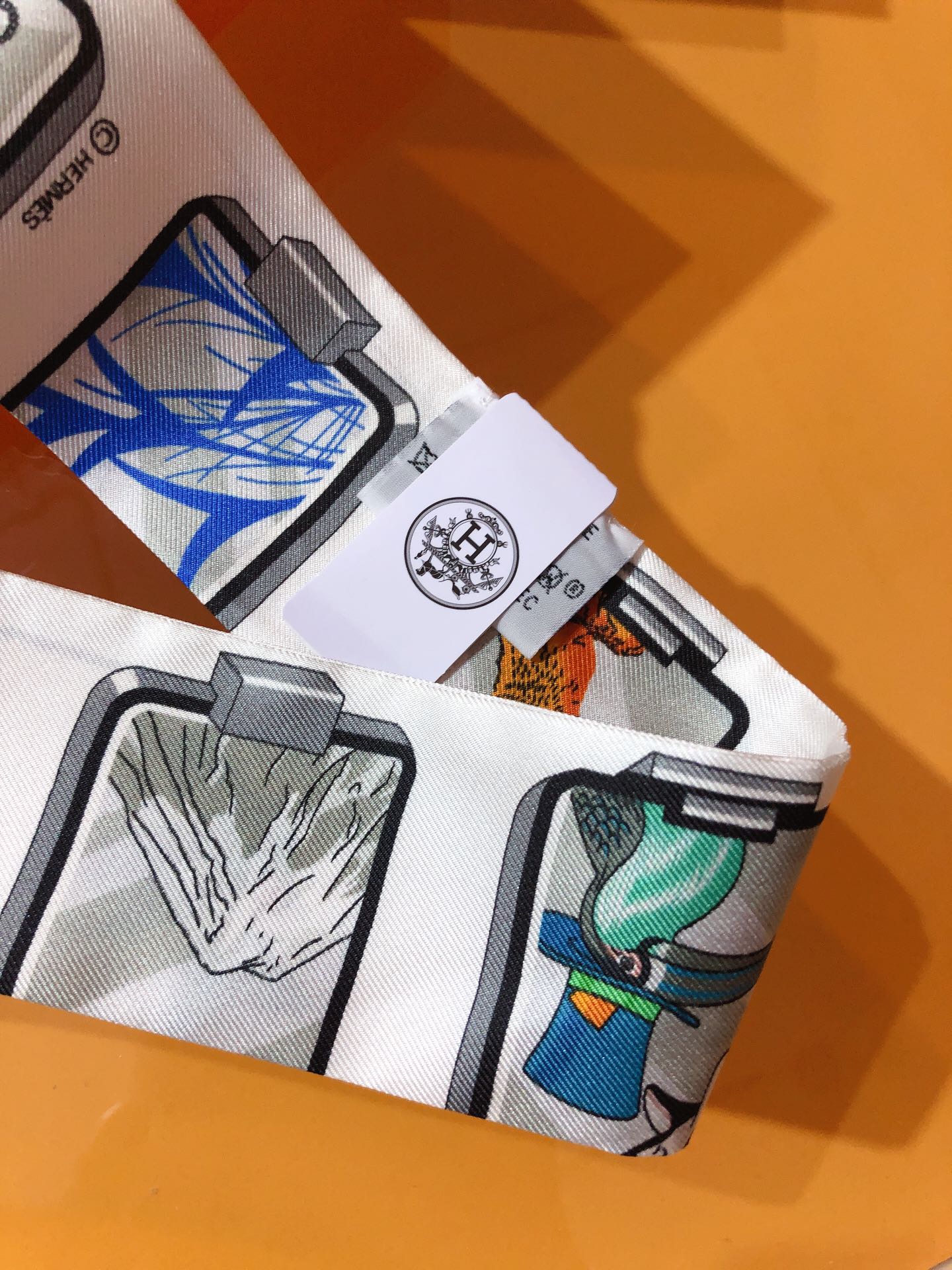 [TOP] HERMES Dynamic Sharing Twilly Scarf 86 x 5 cm - 4 Colours