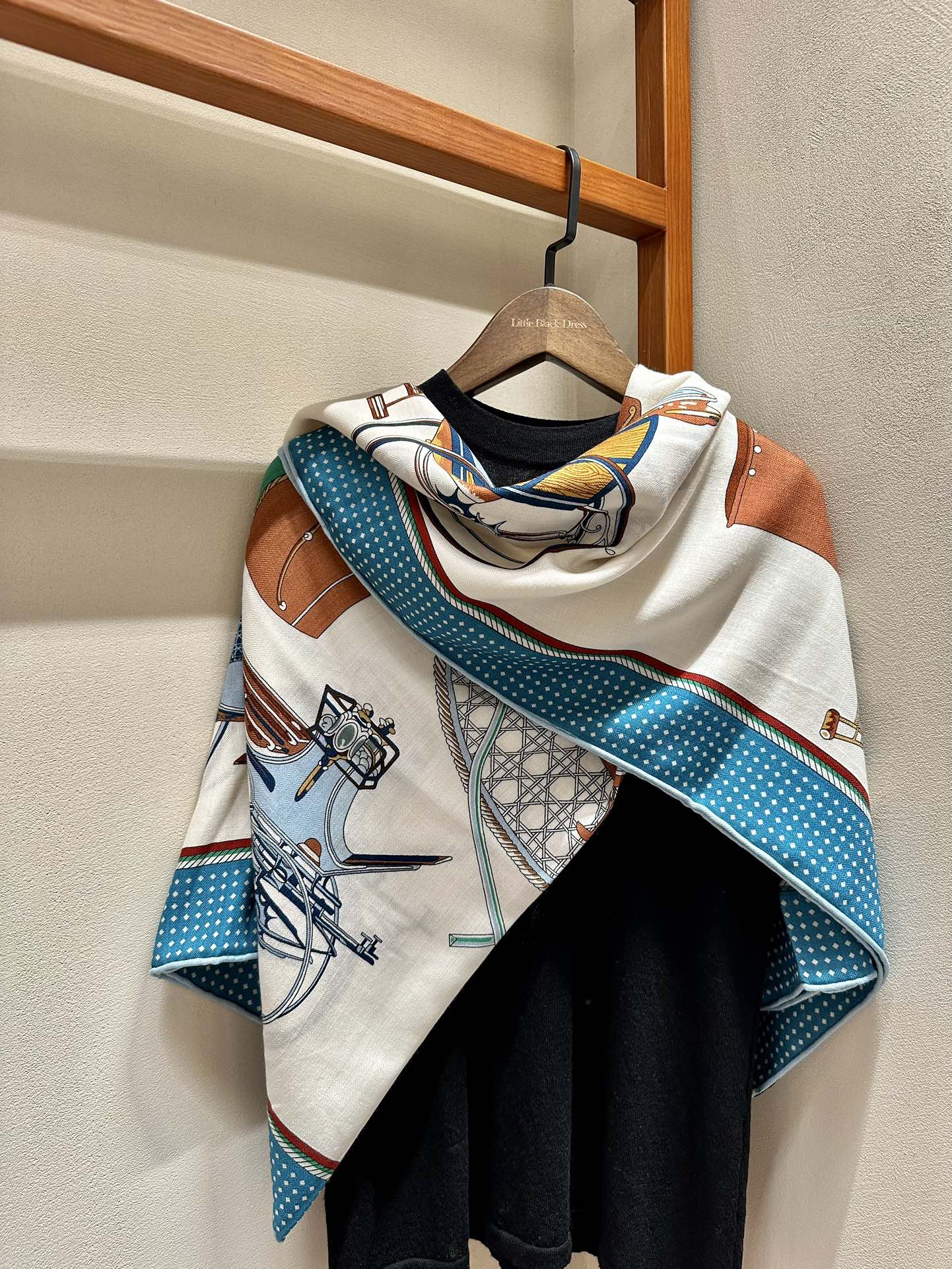 [TOP] HERMES Holiday Carriage Square Scarf 140 x 140 cm - 2 Colours