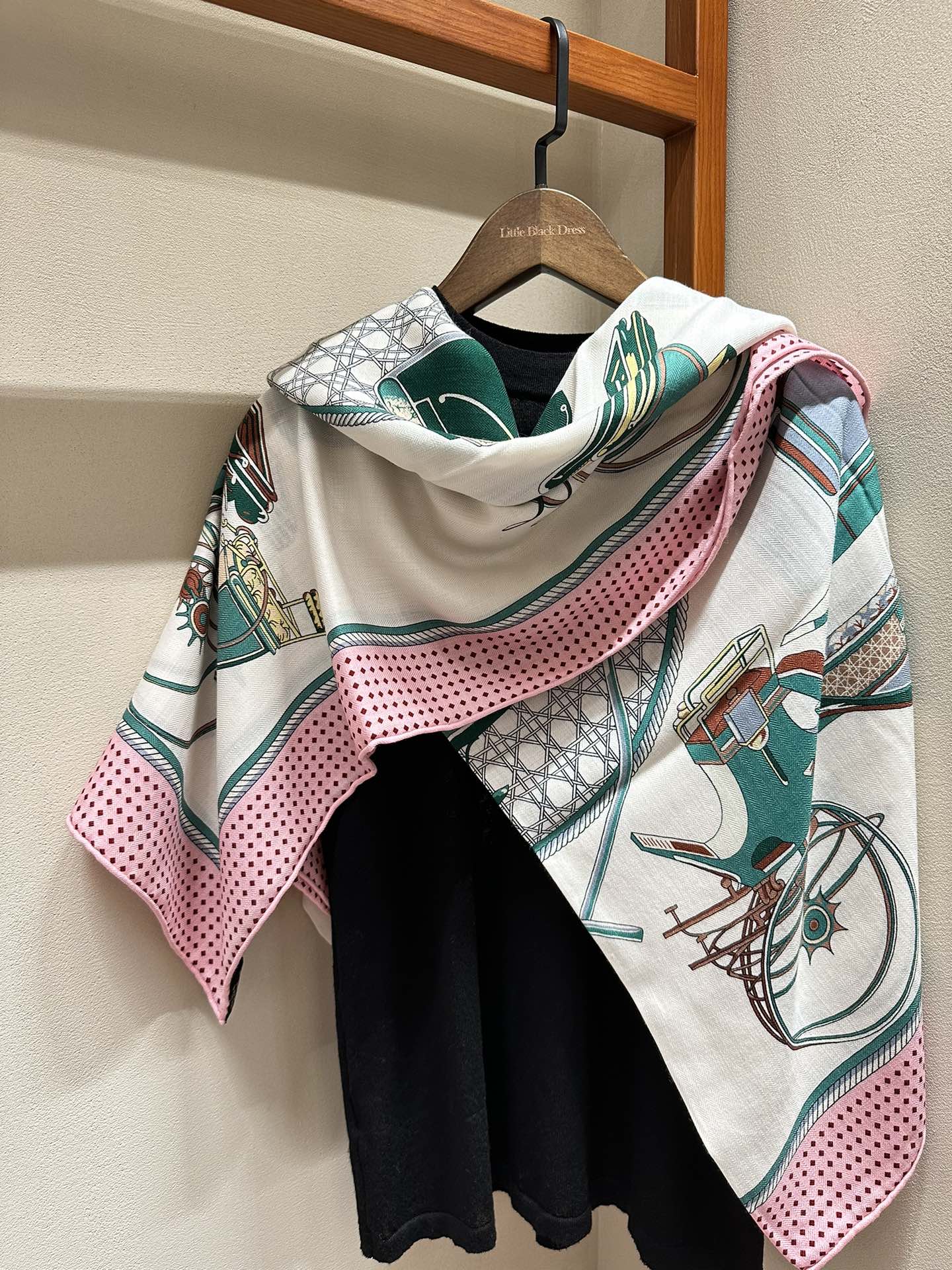 [TOP] HERMES Holiday Carriage Square Scarf 140 x 140 cm - 2 Colours