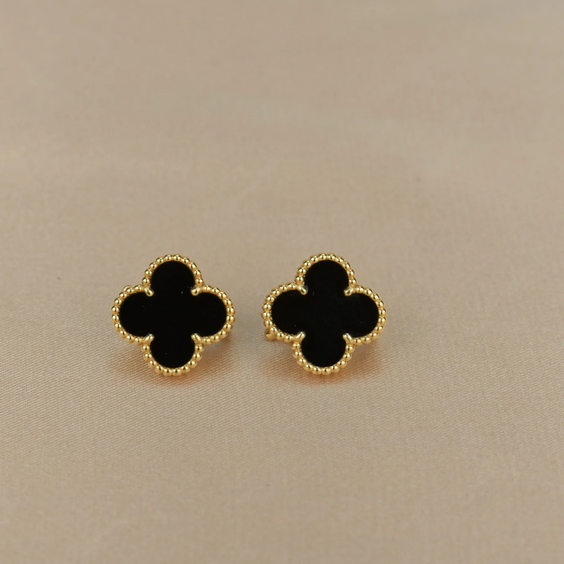 [TOP] Van Cleef & Arpels VCA 4 Cloverleaf Stud Earrings - Black w Gold