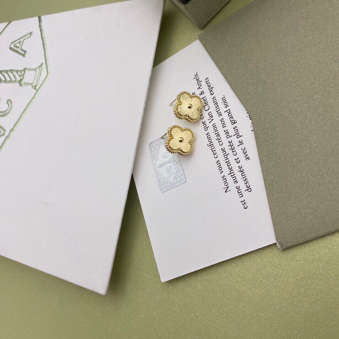 [TOP] Van Cleef & Arpels VCA 4 Cloverleaf Stud Earrings - Gold
