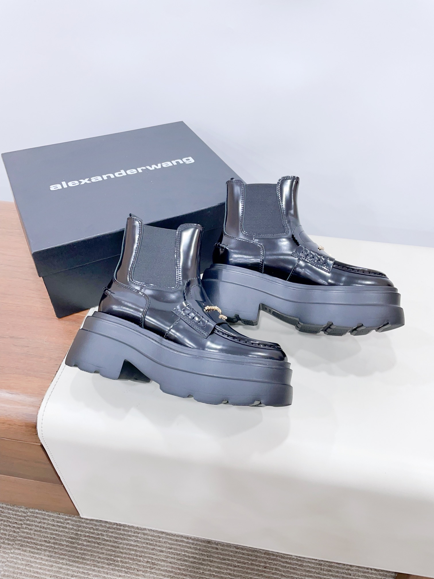 [TOP] Alexander McQueen Carter Platform Chelsea Boots - Black