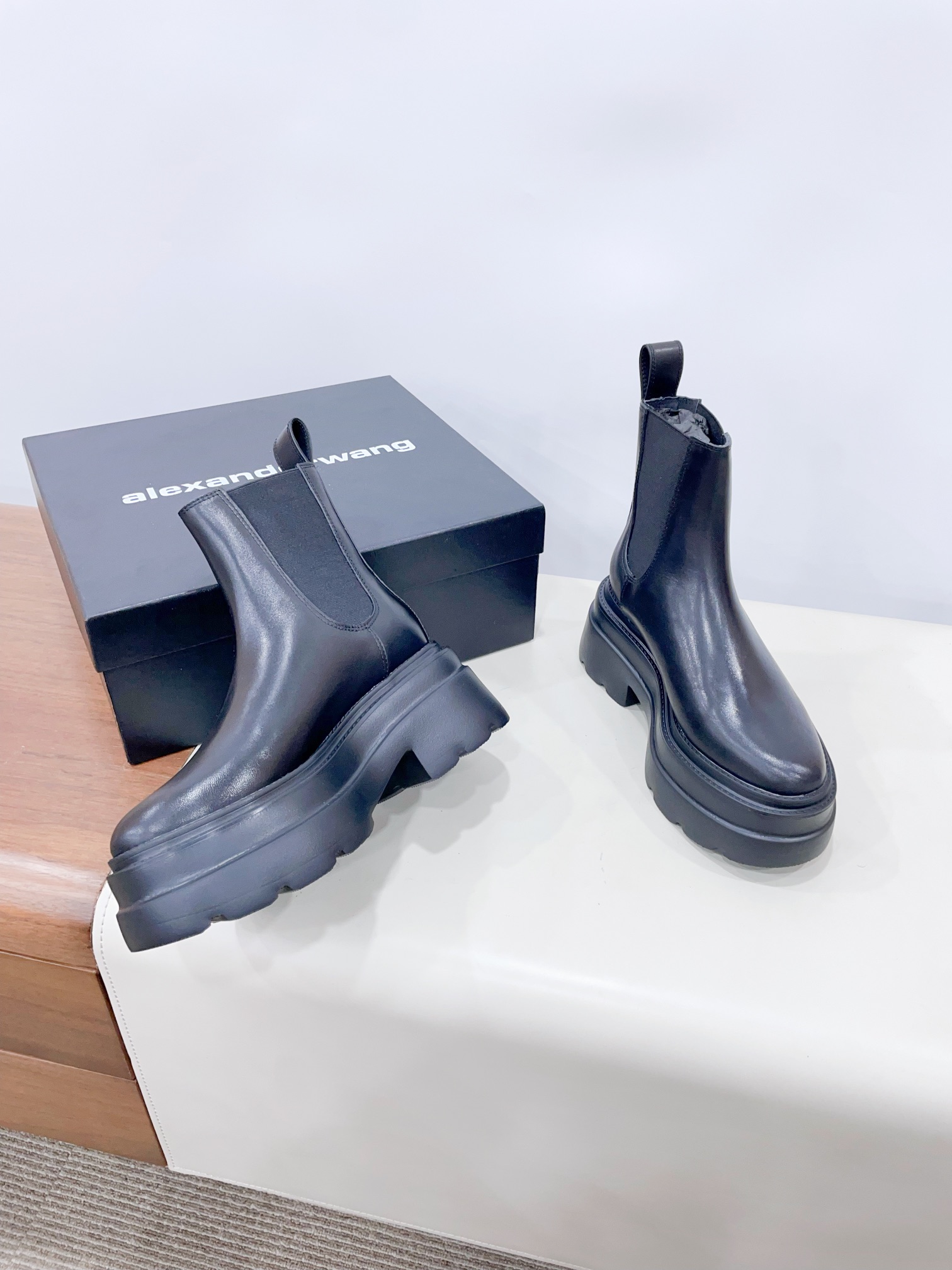 [TOP] Alexander McQueen Carter Platform Chelsea Boots - Black