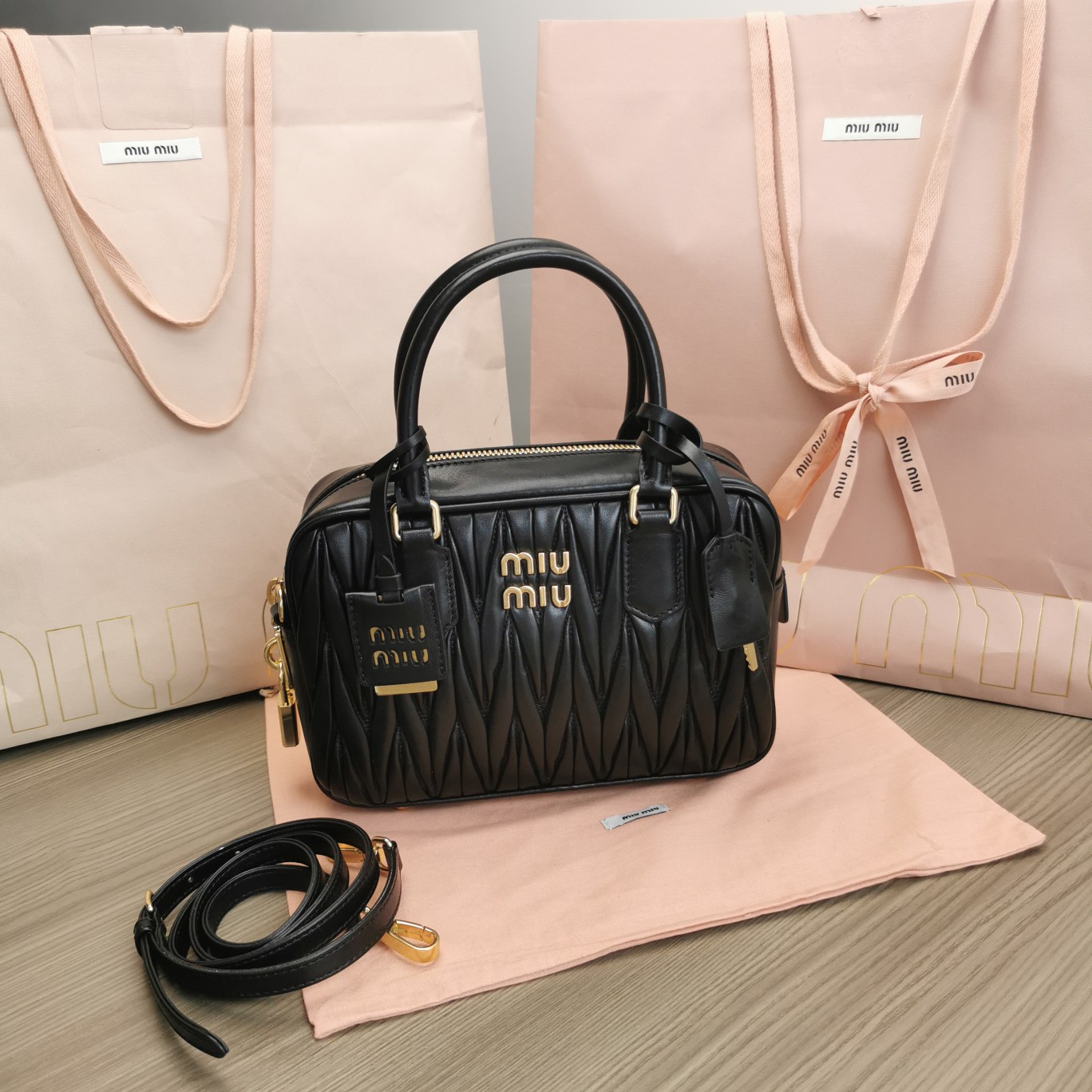 [TOP] Miu Miu Lambskin Too Pretty Matelasse Bowling Handbag 24x16x7.5cm - 5 Color