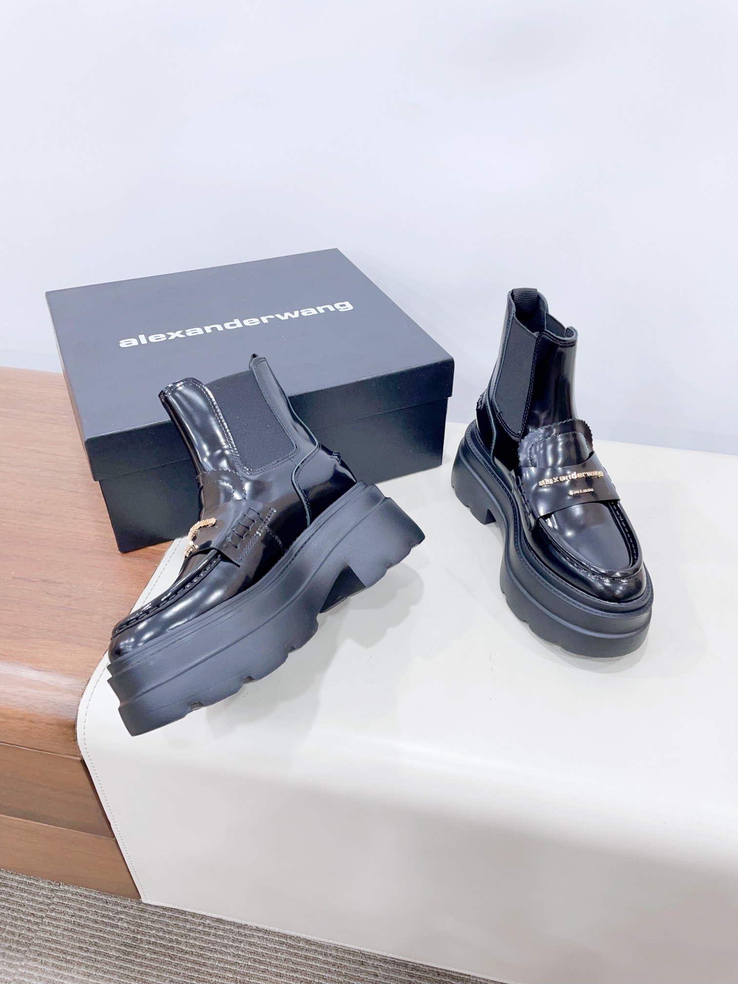 [TOP] Alexander McQueen Carter Platform Chelsea Boots - Black