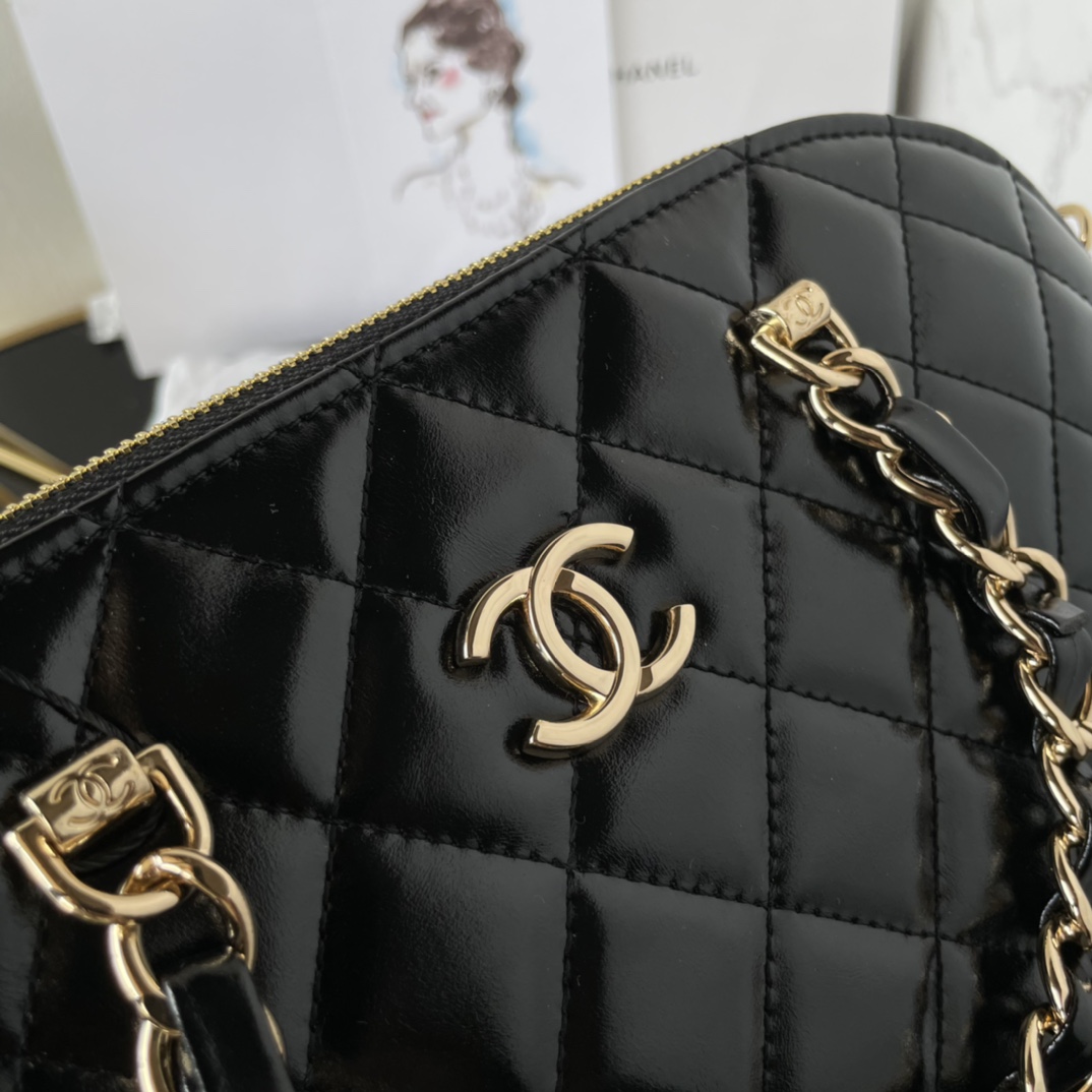 [TOP] CHANEL Shiny Lambskin Tote Bag 20.5x28.5x7cm - Black