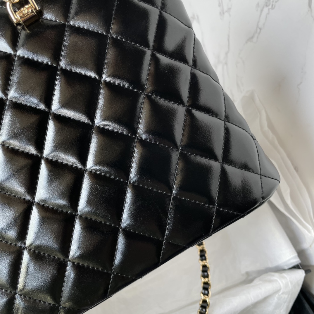 [TOP] CHANEL Shiny Lambskin Tote Bag 20.5x28.5x7cm - Black