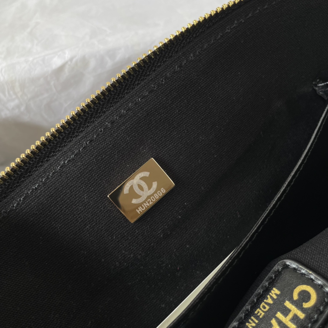 [TOP] CHANEL Shiny Lambskin Tote Bag 20.5x28.5x7cm - Black