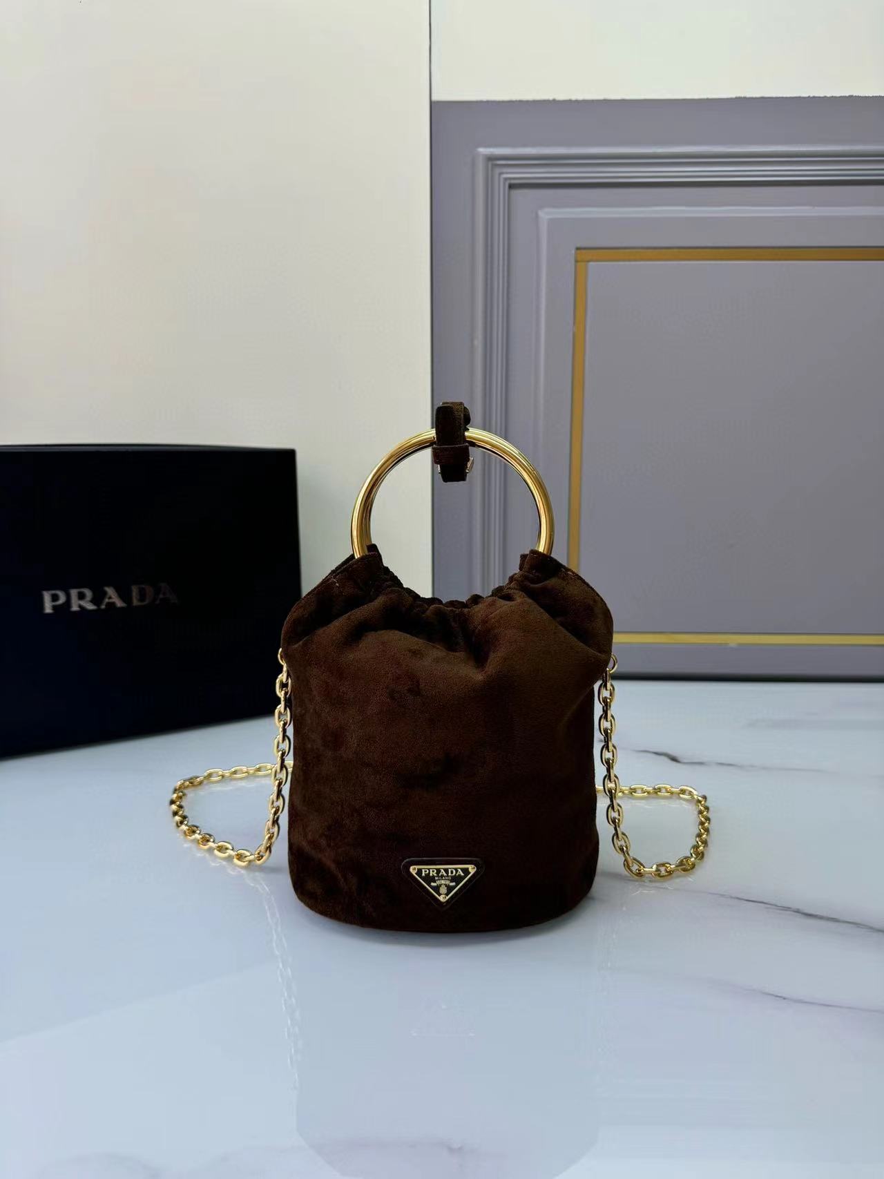 [Top] PRADA Leather Bucket Bag 15x19x8cm - Two Colors