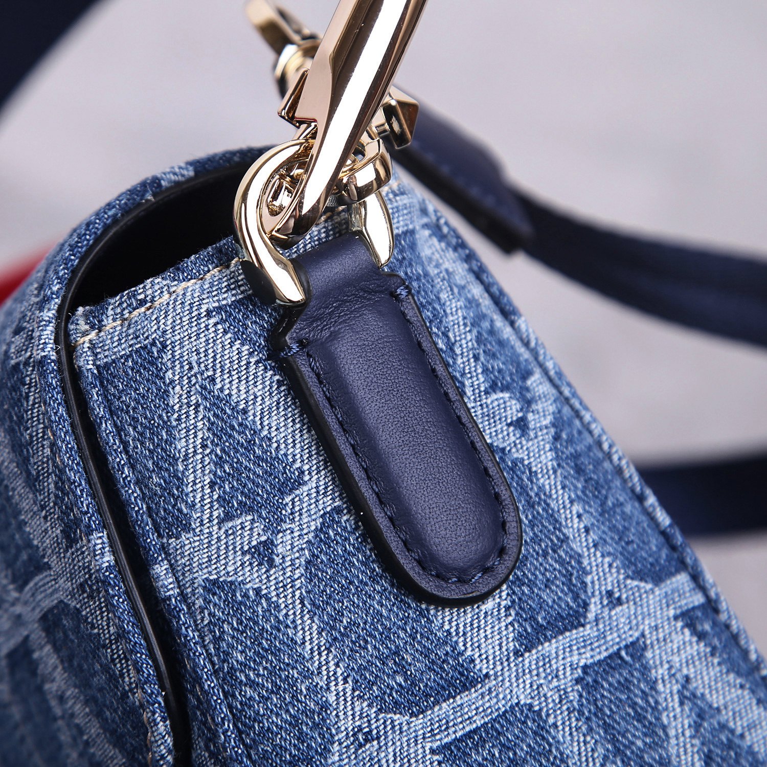 [TOP] VALENTINO Loco Bag Sheepskin Lined Denim Print Bag 28x18x9cm - Blue