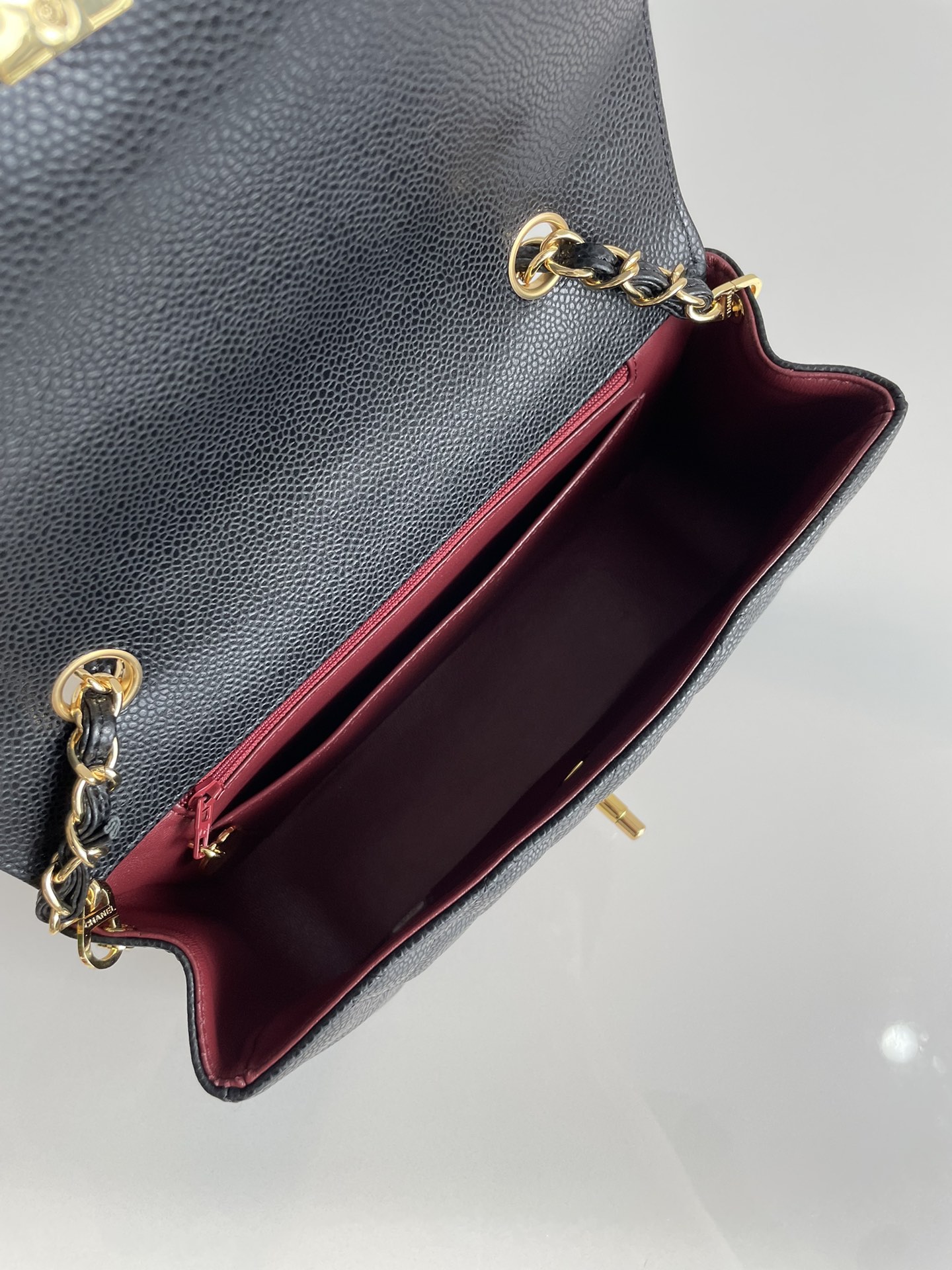 [TOP] CHANEL Flap Bag  22.5×14×7cm - Black