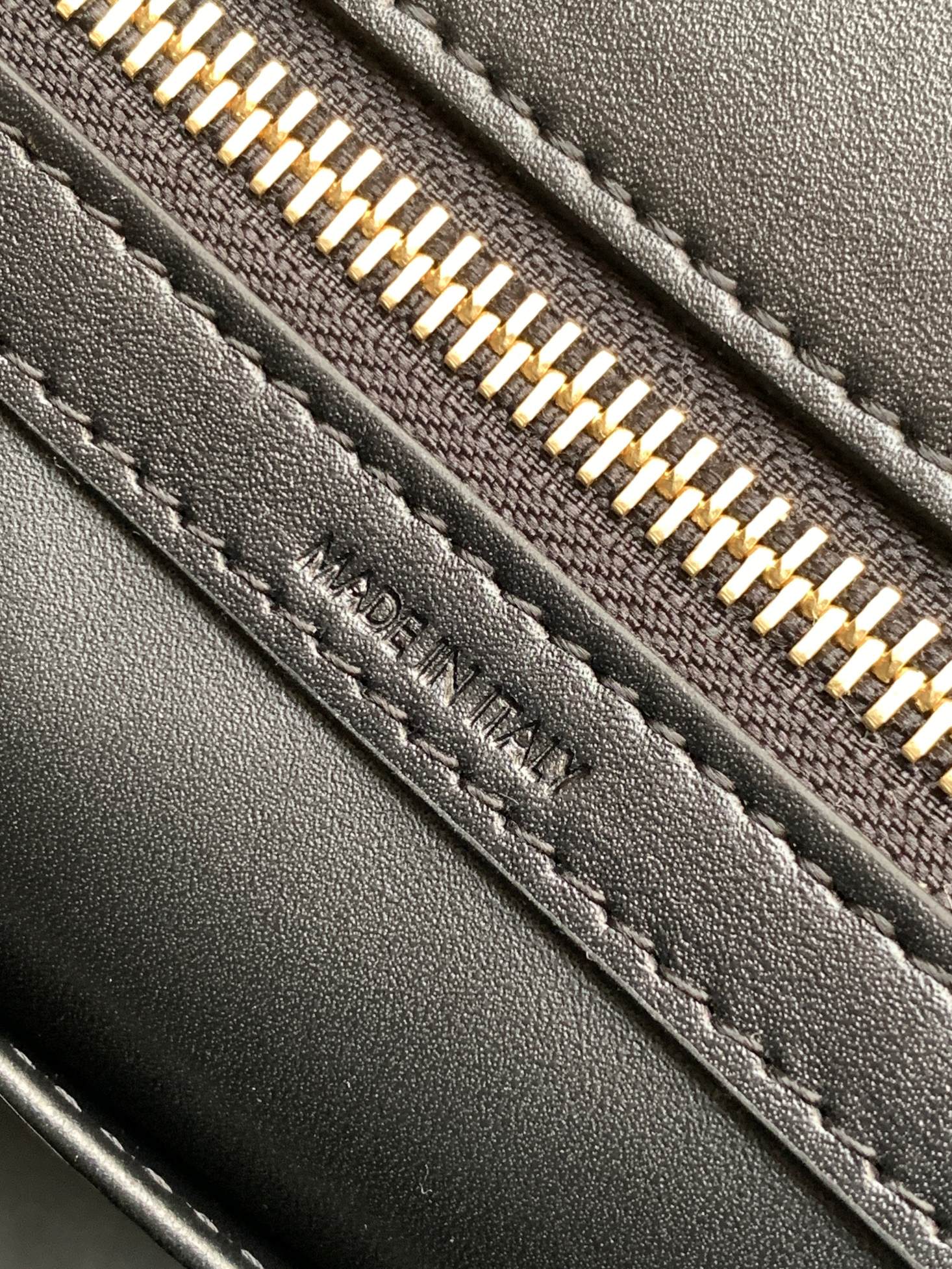 [TOP] CELINE Cabas bag Teen Cinti Natural Cow Leather Handbag 26×21×11cm - Black&Gold