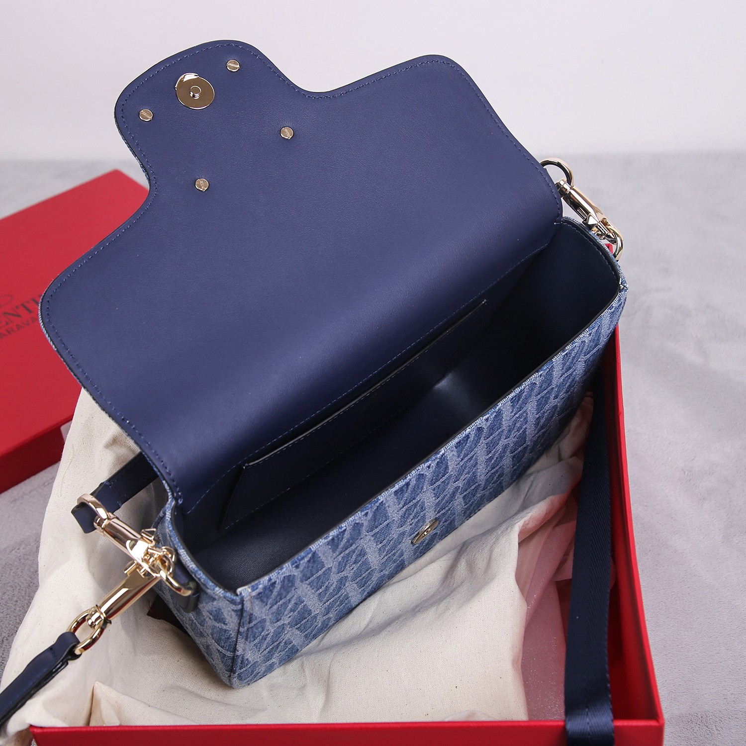 [TOP] VALENTINO Loco Bag Sheepskin Lined Denim Print Bag 28x18x9cm - Blue