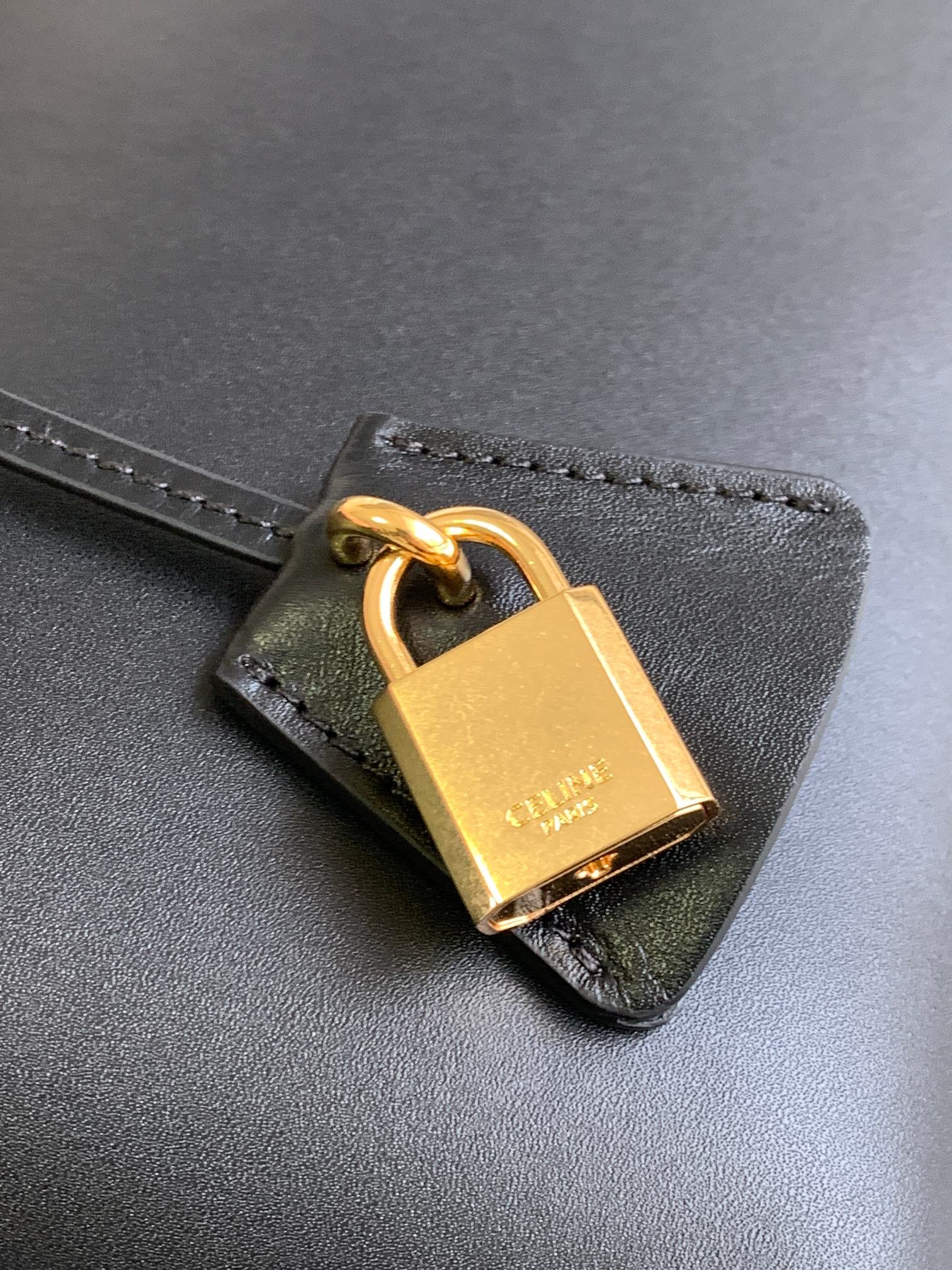 [TOP] CELINE Cabas bag Teen Cinti Natural Cow Leather Handbag 26×21×11cm - Black&Gold