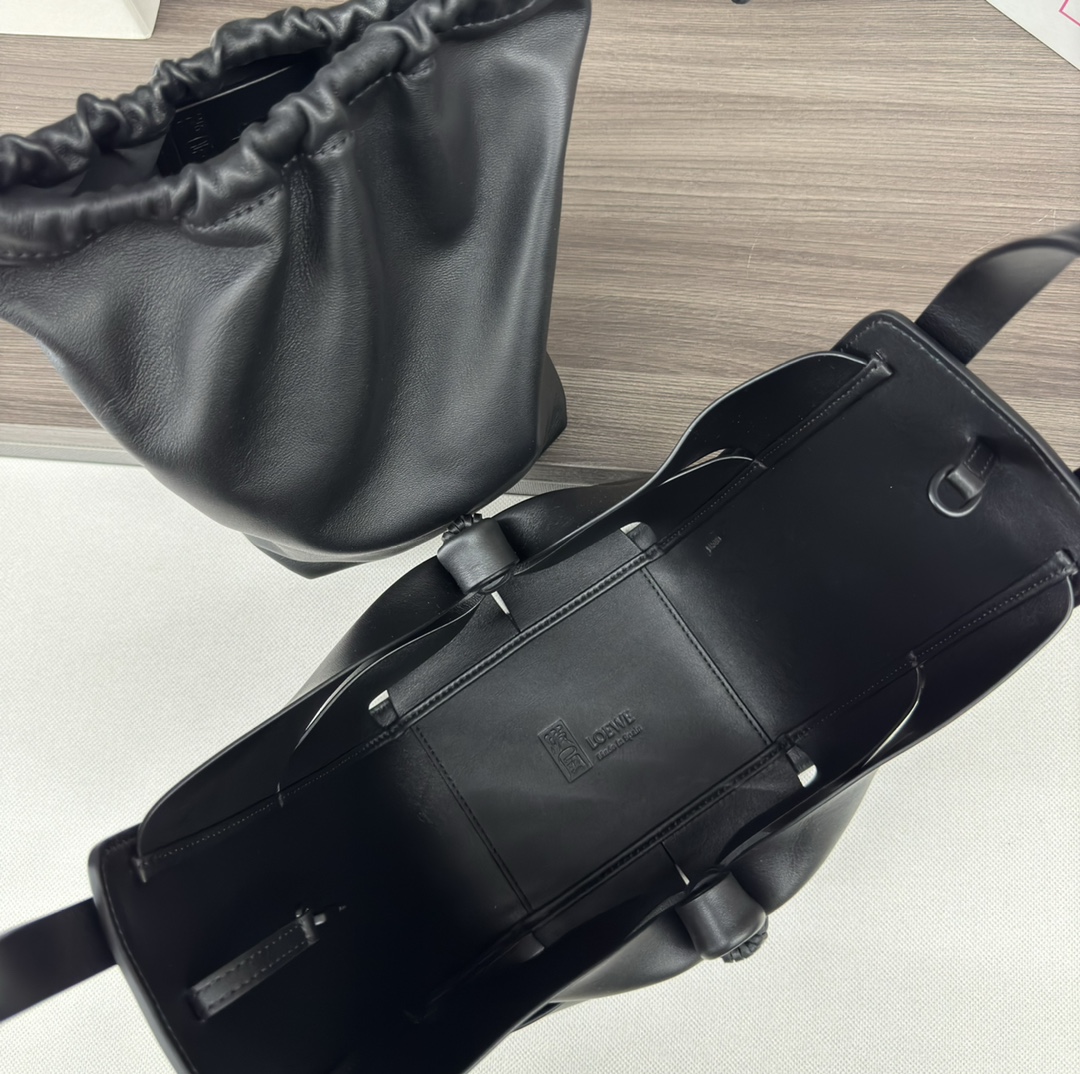 [TOP] LOEWE Hammock Bags Cow Leather Bag 17*27*22CM - Black