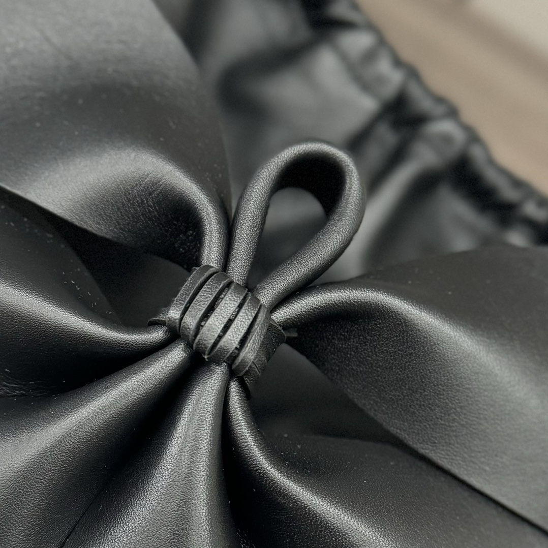 [TOP] LOEWE Hammock Bags Cow Leather Bag 17*27*22CM - Black