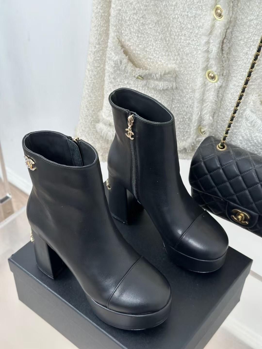 [TOP] CHANEL Cowhide Embossed Classic  Boots - Black