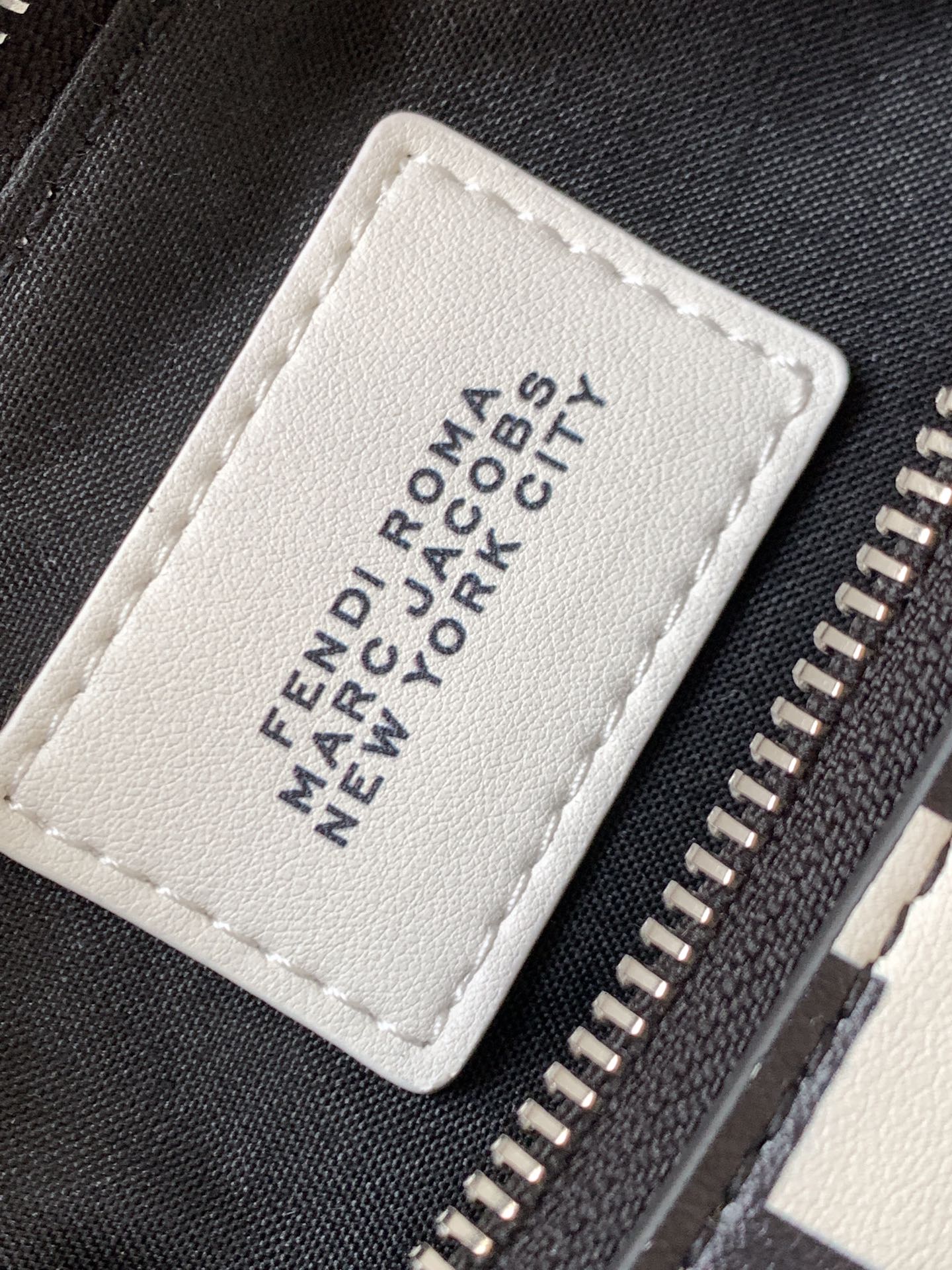 [TOP] FENDI Fendigraphy  Bag 29×10×24.5cm