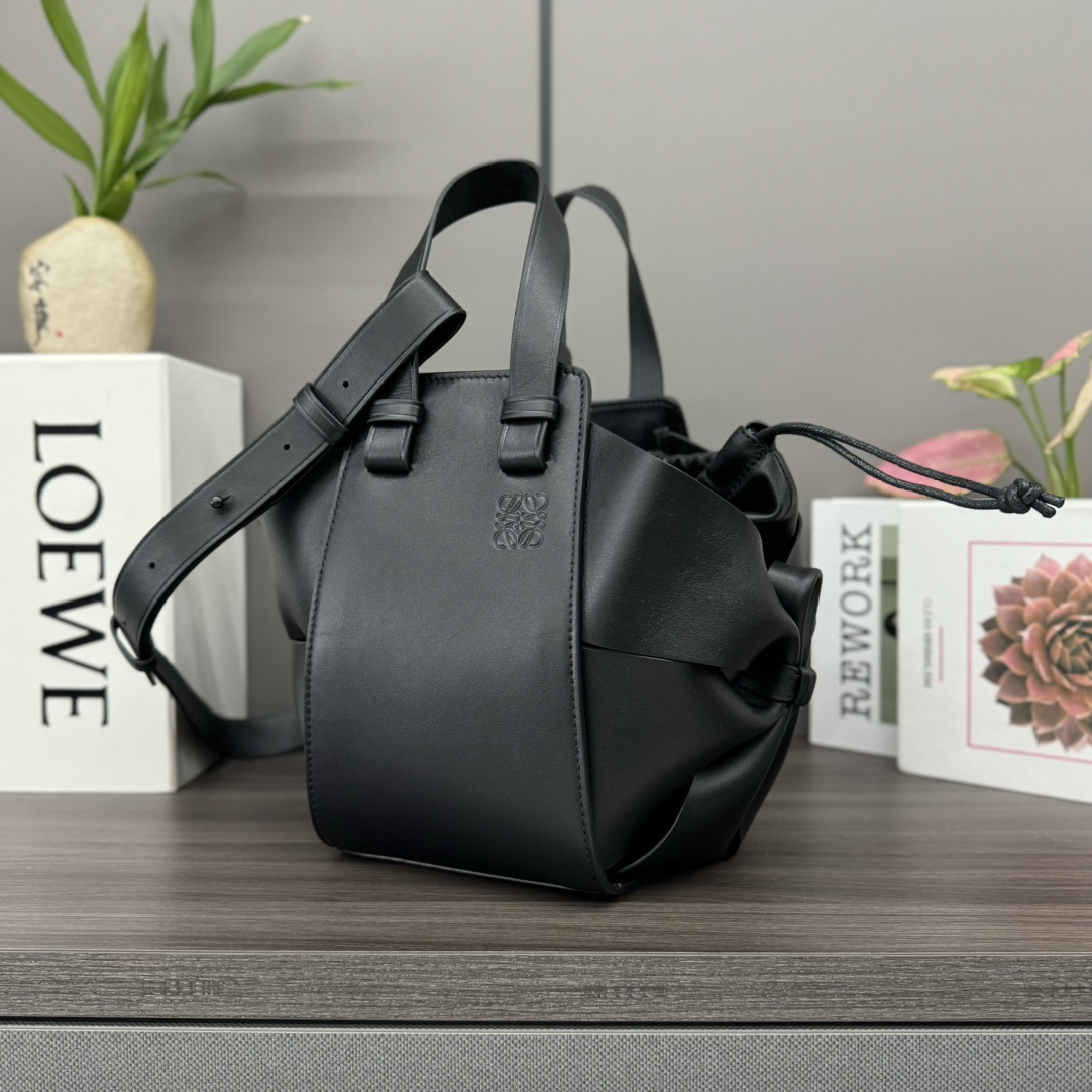 [TOP] LOEWE Hammock Bags Cow Leather Bag 17*27*22CM - Black