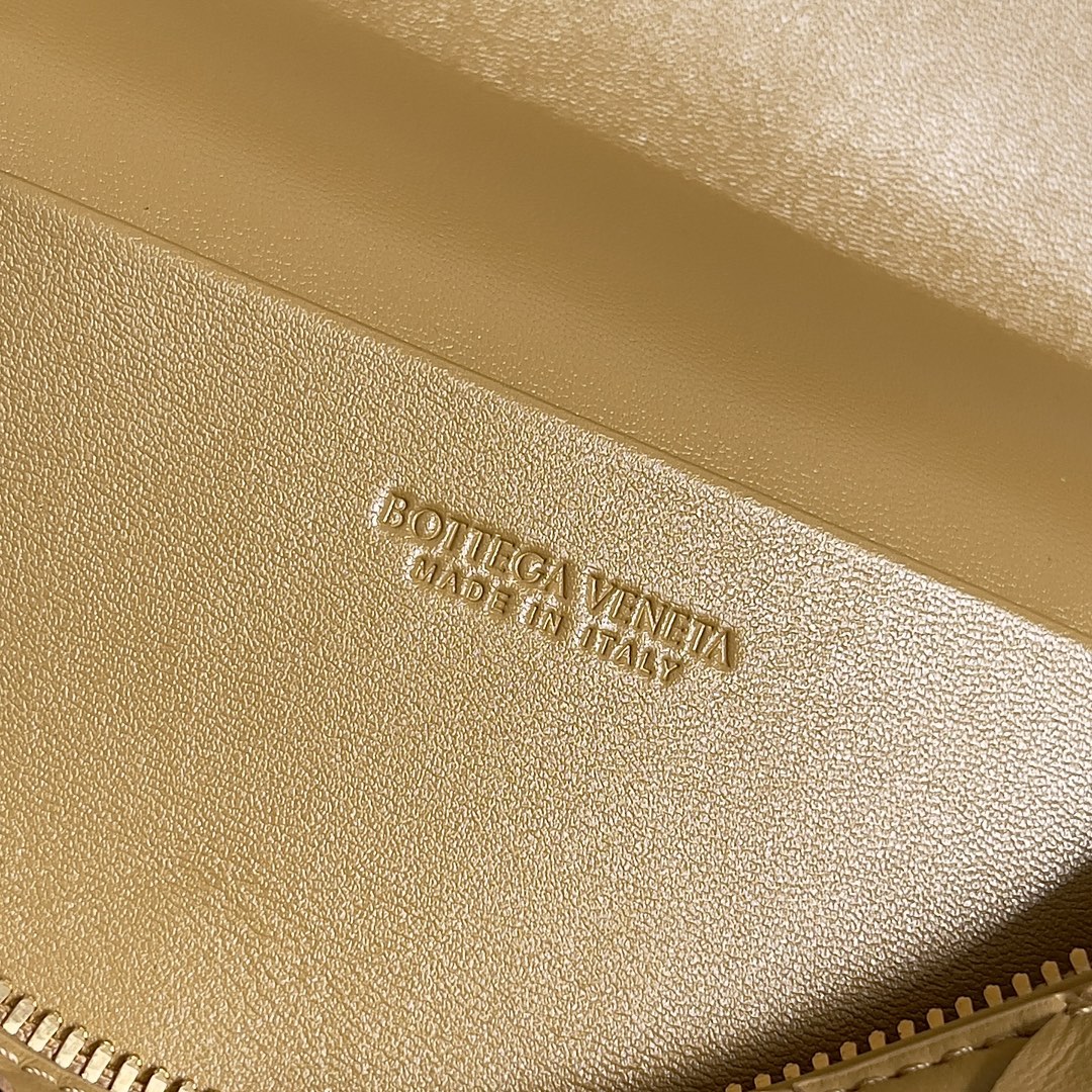 [TOP] Bottega Veneta Woven Zipper Crossbody Bag 22x12.5x5cm - Brown