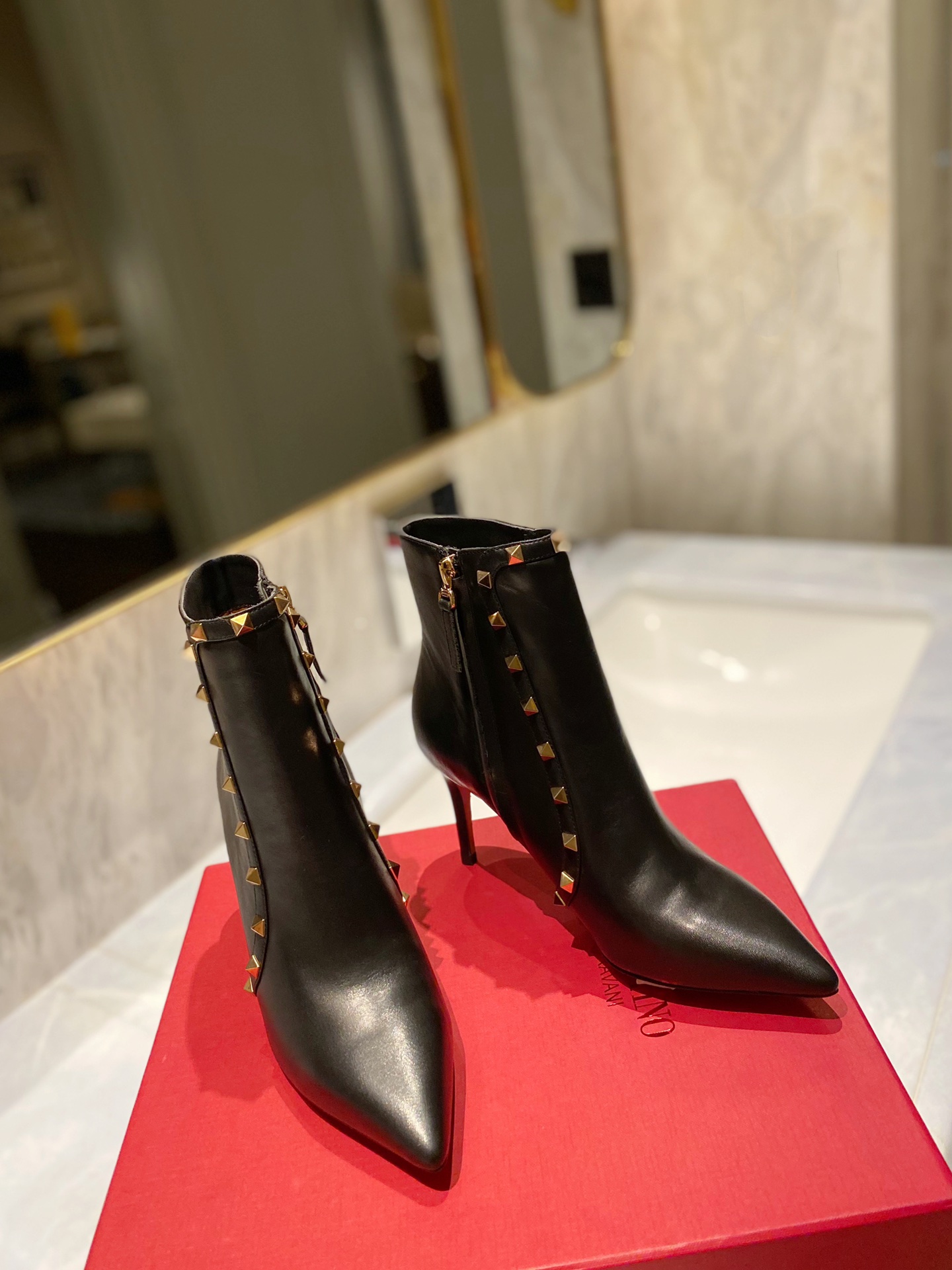 [TOP] VALENTINO 8cm High Heel Cowhide Short Boots  - Black