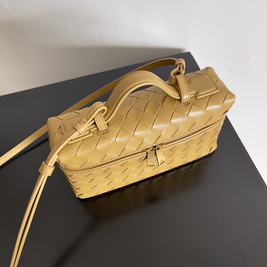 [TOP] Bottega Veneta Woven Zipper Crossbody Bag 22x12.5x5cm - Brown