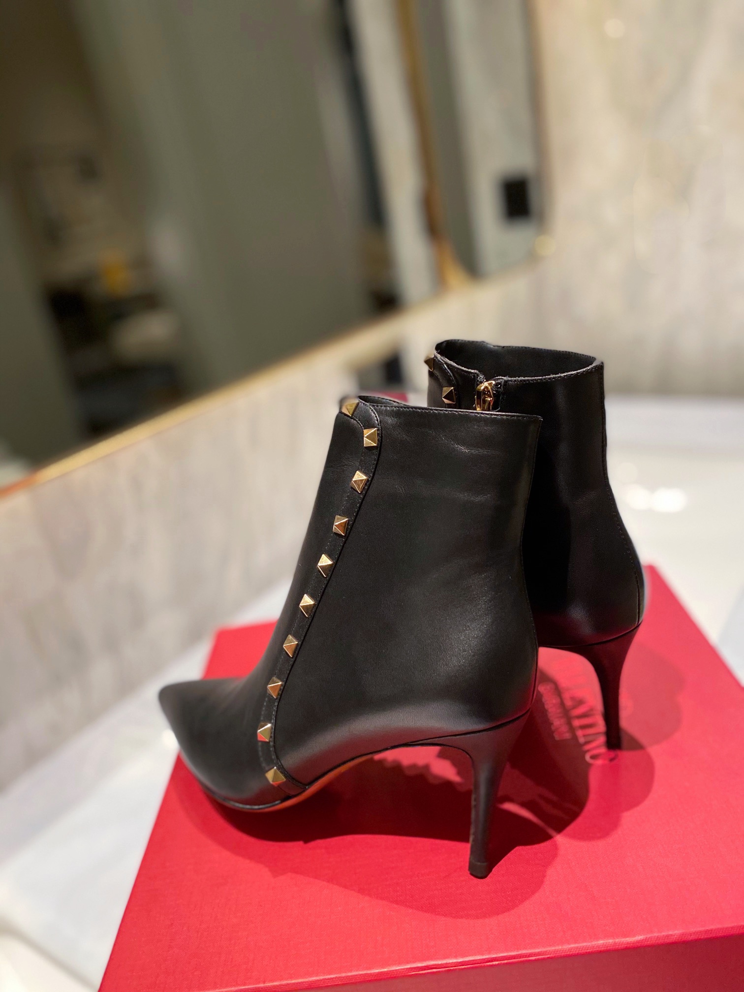 [TOP] VALENTINO 8cm High Heel Cowhide Short Boots  - Black