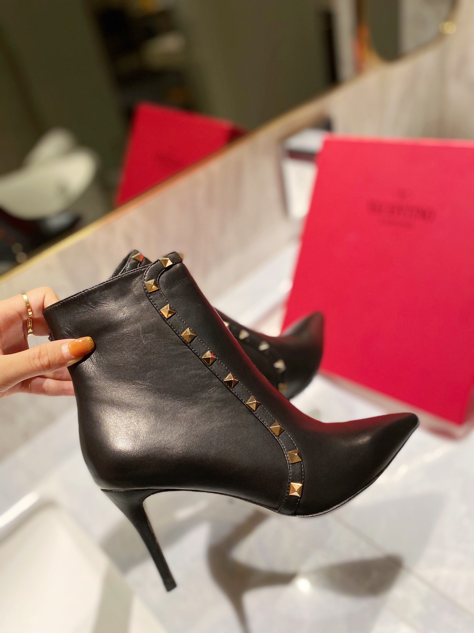 [TOP] VALENTINO 8cm High Heel Cowhide Short Boots  - Black