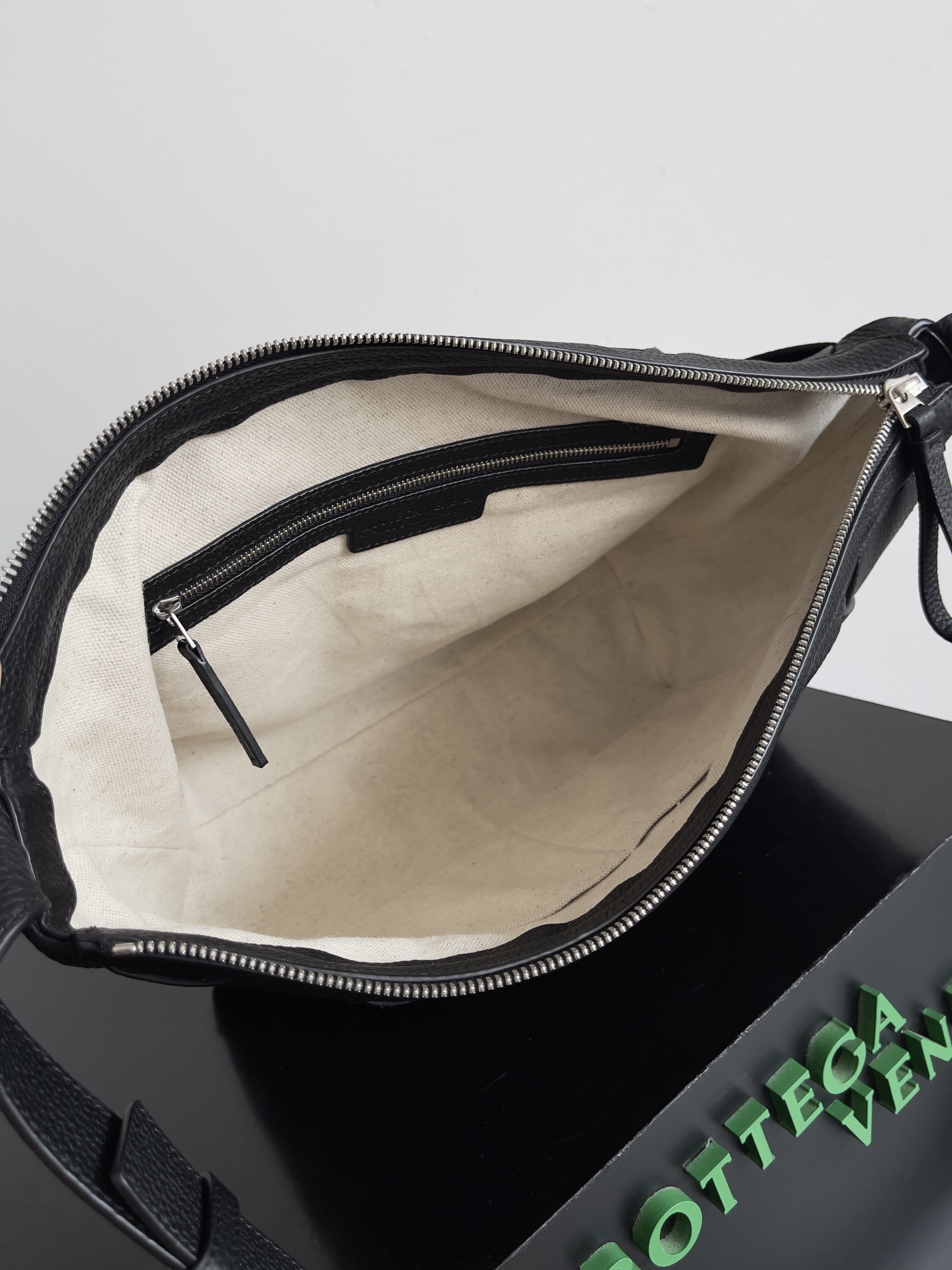 [TOP] Bottega Veneta BV Woven Diago Hobo Bag 39x24x16cm - Black