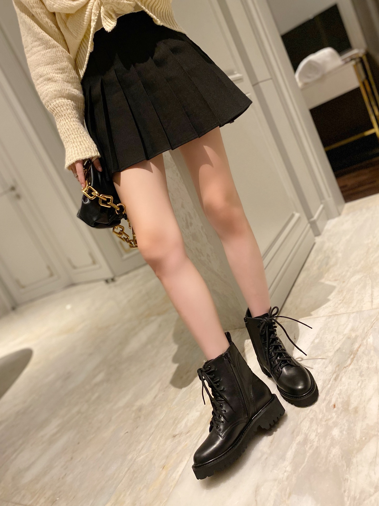 [TOP] VALENTINO 3.5cm Low Heel Cowhide Short Boots  - Black