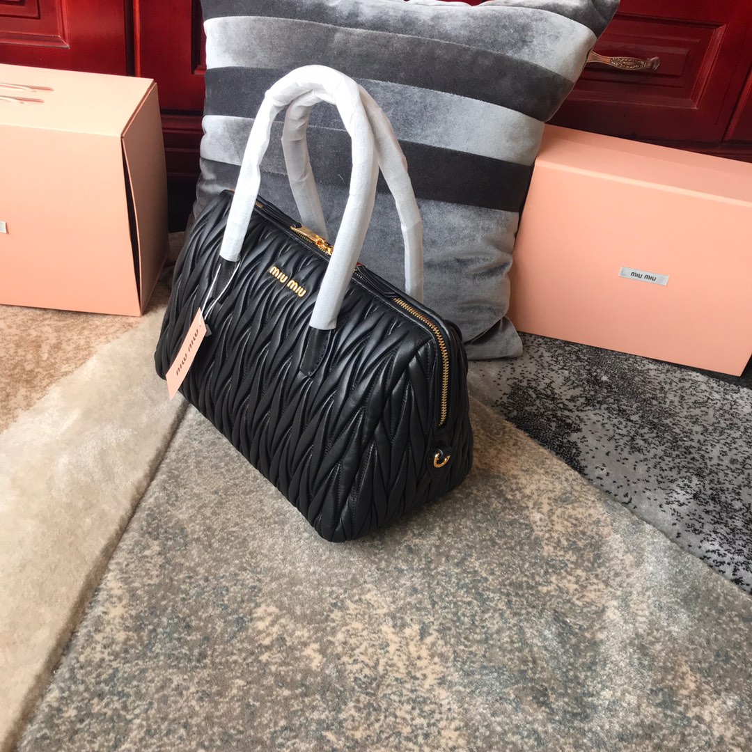 [TOP] Miu Miu Lambskin Matelasse Bag 31x20x16cm - 2 Color