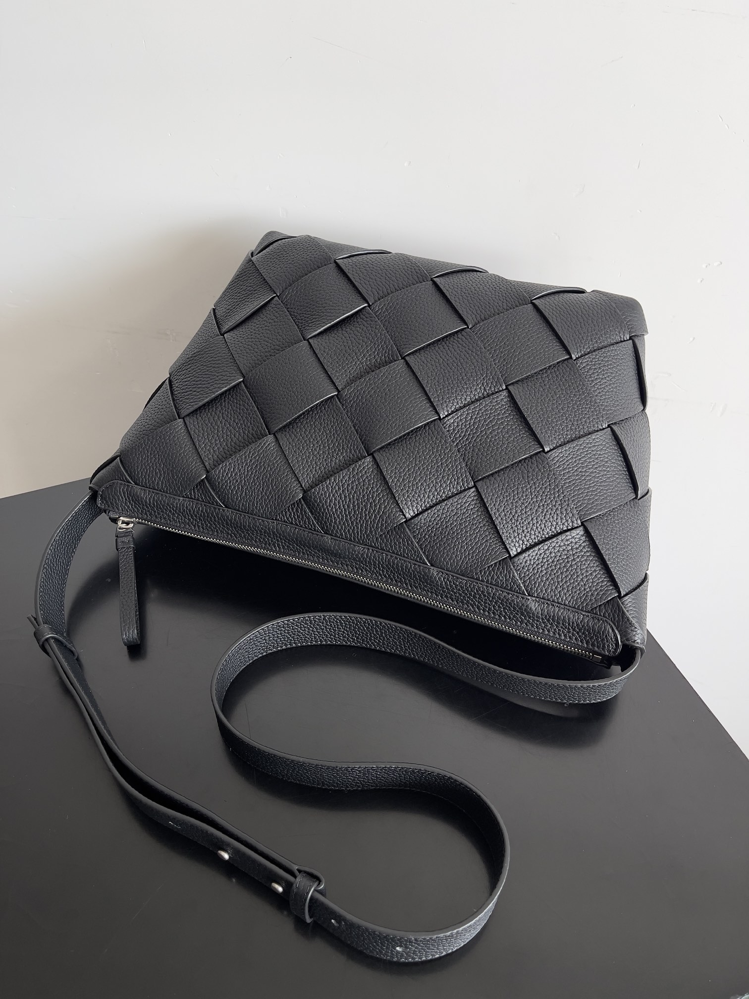 [TOP] Bottega Veneta BV Woven Diago Hobo Bag 39x24x16cm - Black