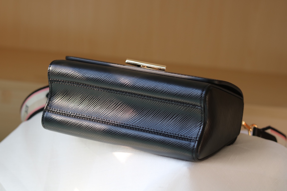 [TOP] Louis Vuitton LV Twist MM Bag 23 x 17 x 9.5 cm - Black