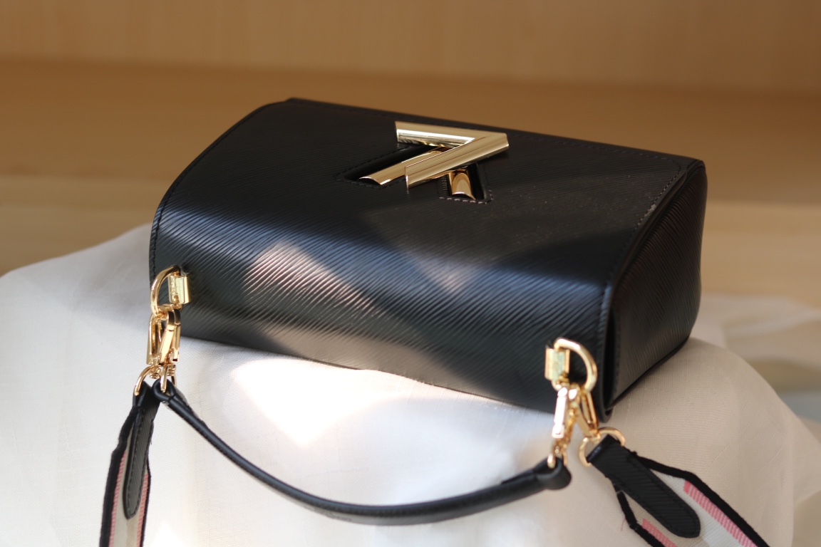 [TOP] Louis Vuitton LV Twist MM Bag 23 x 17 x 9.5 cm - Black