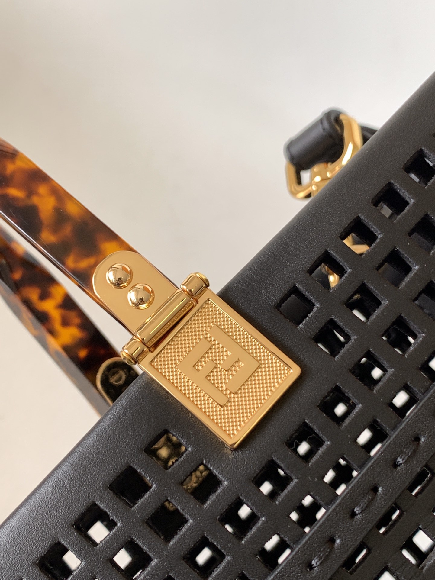 [TOP] FENDI Sunshine Tote Bag Medium 35-17-31cm - Black