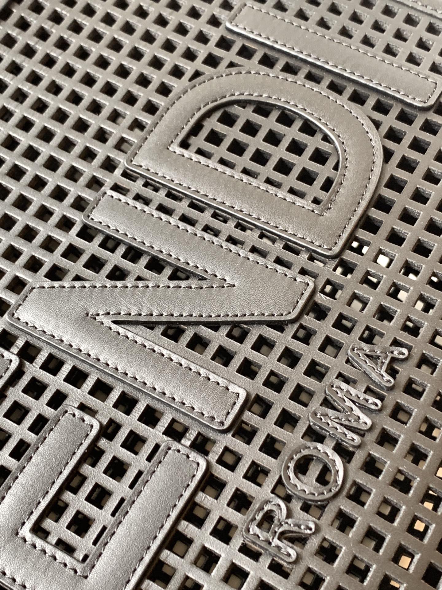 [TOP] FENDI Sunshine Tote Bag Medium 35-17-31cm - Black