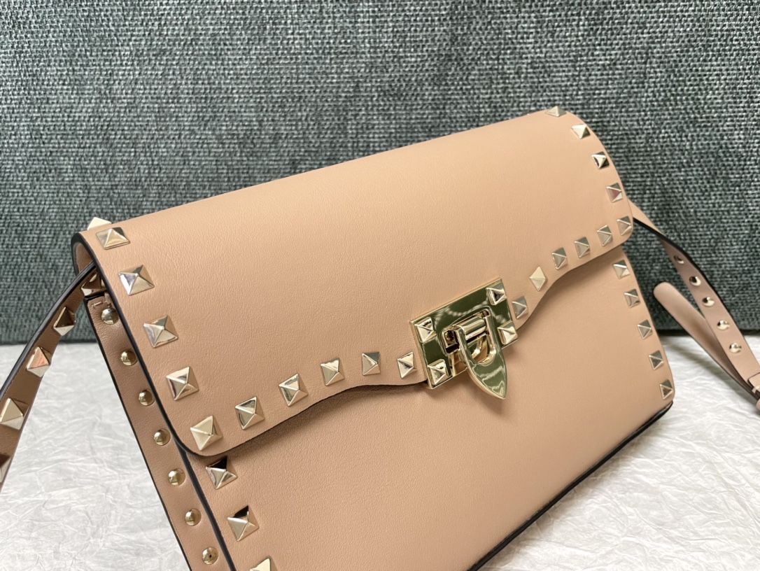 [TOP] VALENTINO Rockstud Crossbody Bag 22.5x5x16cm - Beige