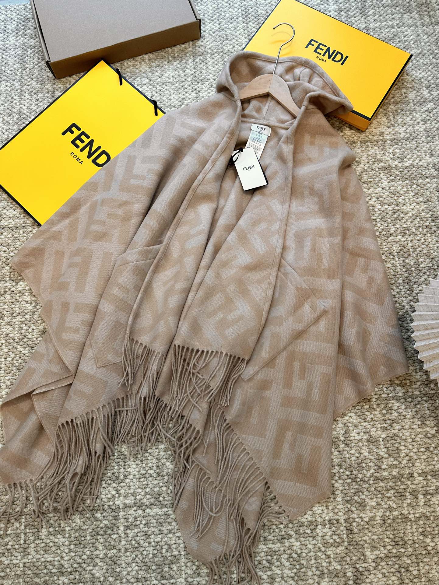 [TOP] FENDI FF Hooded Cape Shawl - Beige